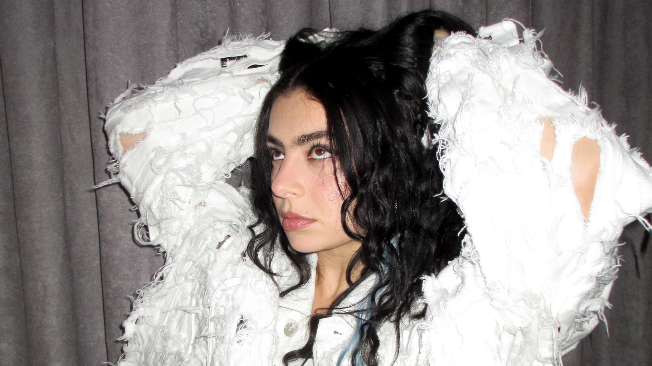 Charli XCX udpeger fem undervurderede film – og fem favoritter blandt sine egne sange