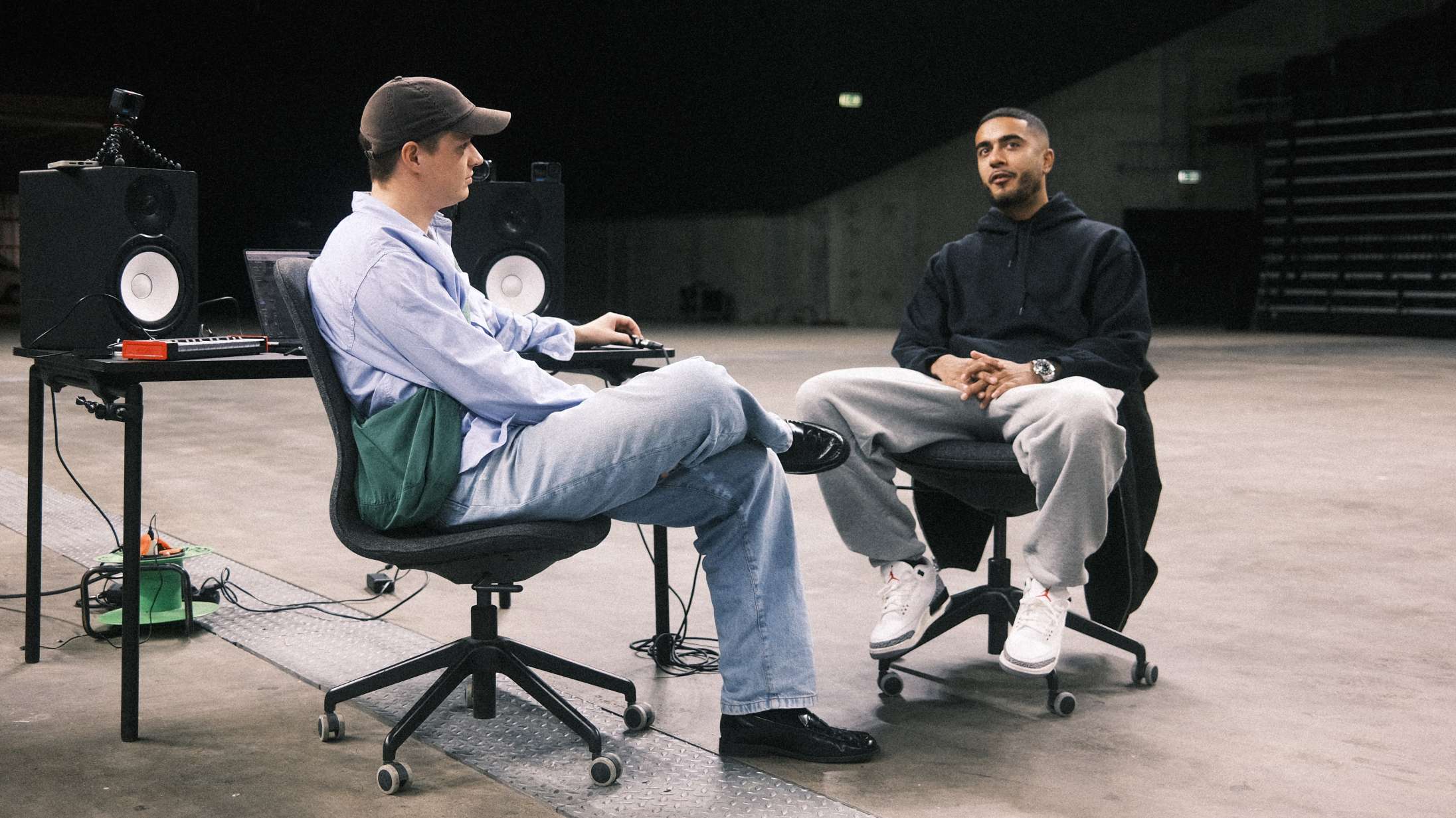 Anton Westerlins ‘Bag gardinerne’ får mig til at føle, danske rapstjerner er mine bedste venner