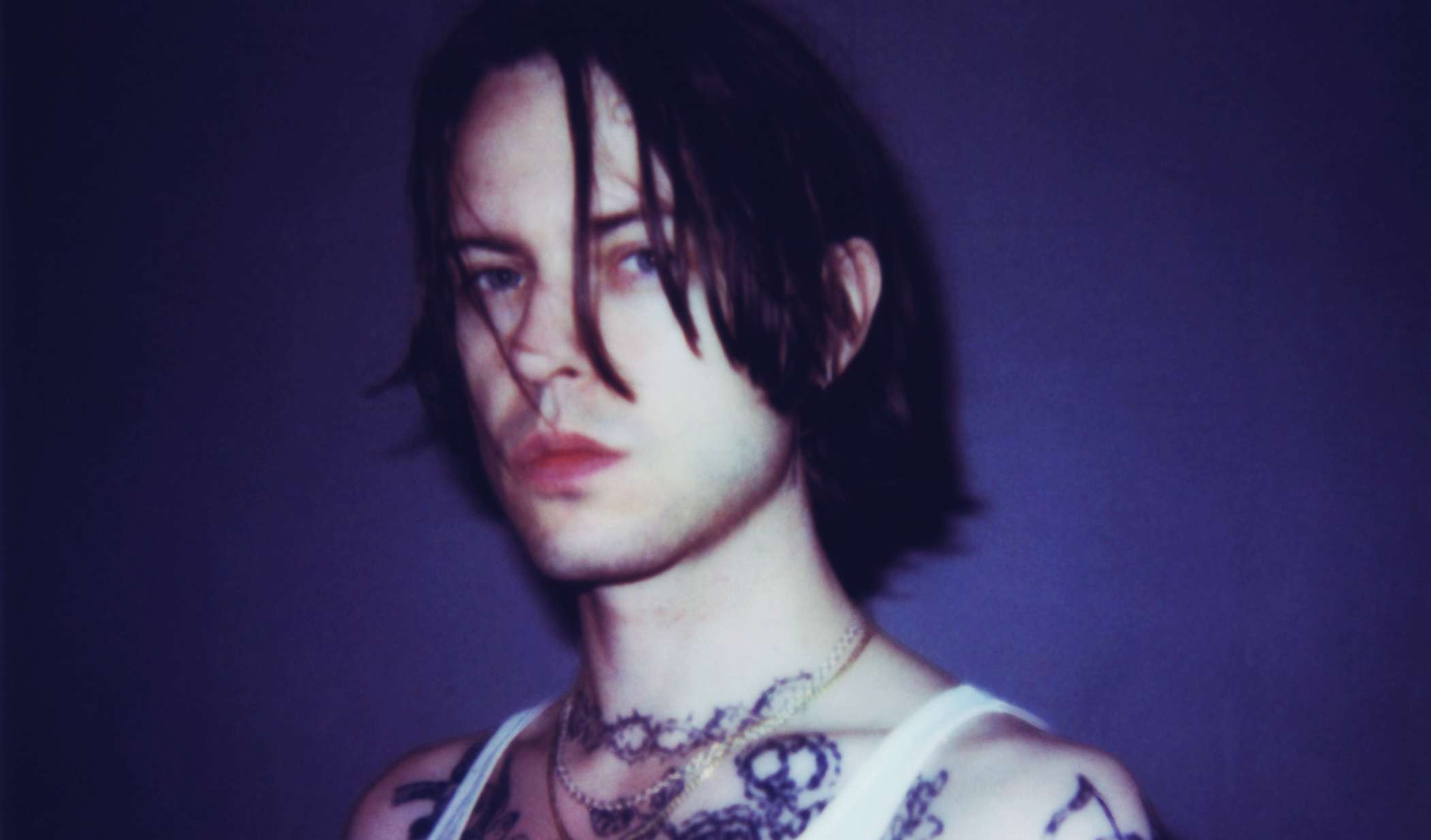 Elias Rønnenfelt annoncerer nyt album med overraskende gæster – hør ny single