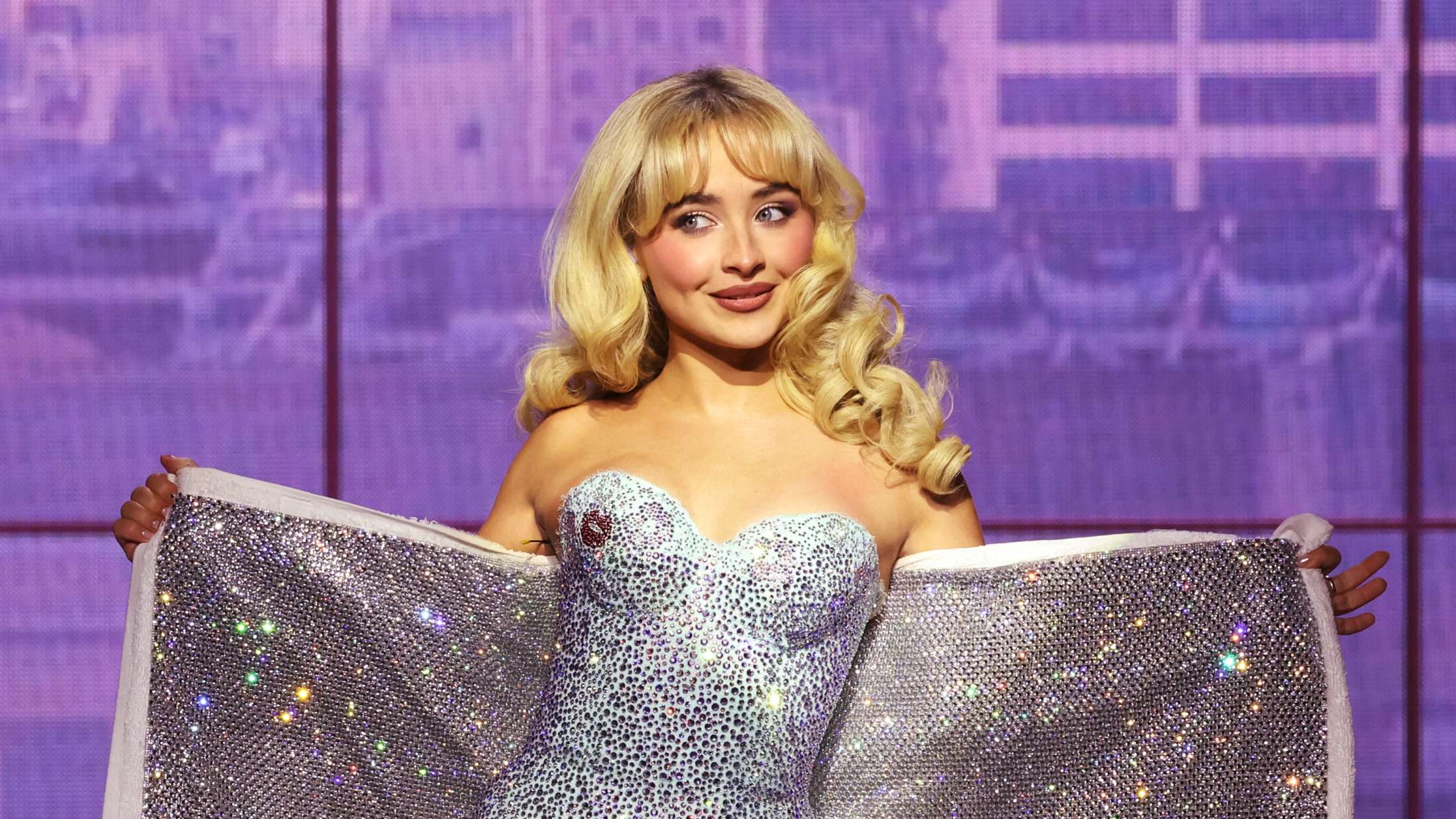 Sabrina Carpenter overvejer at forbyde mobiltelefoner til sine koncerter: »Det ville pisse mine fans af«