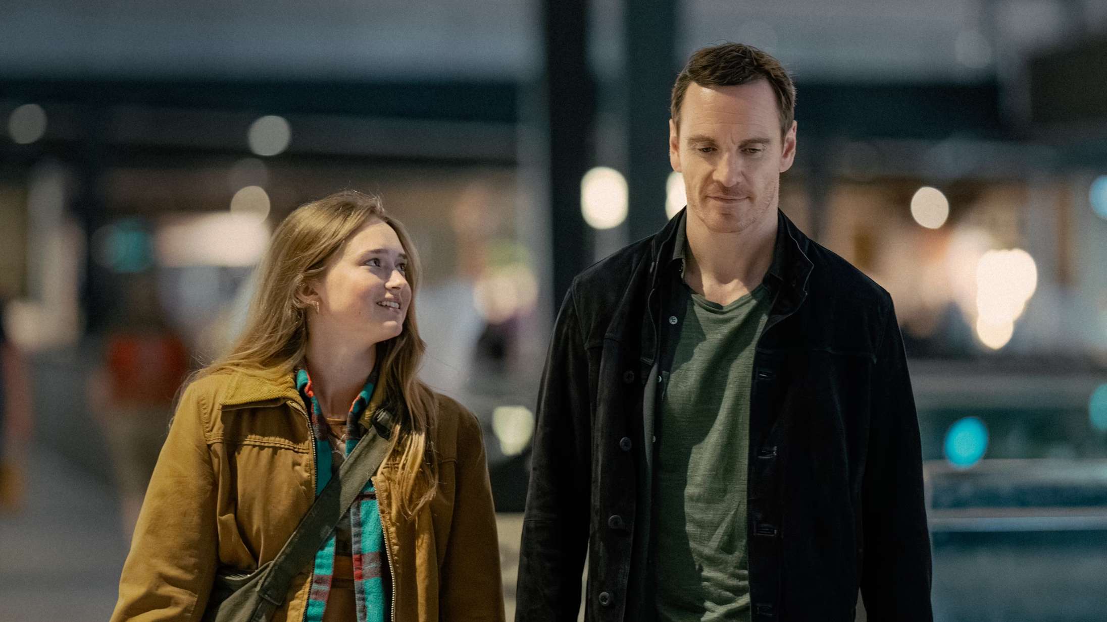 Se Michael Fassbender som undercover-spion under pres i traileren til ’The Agency’