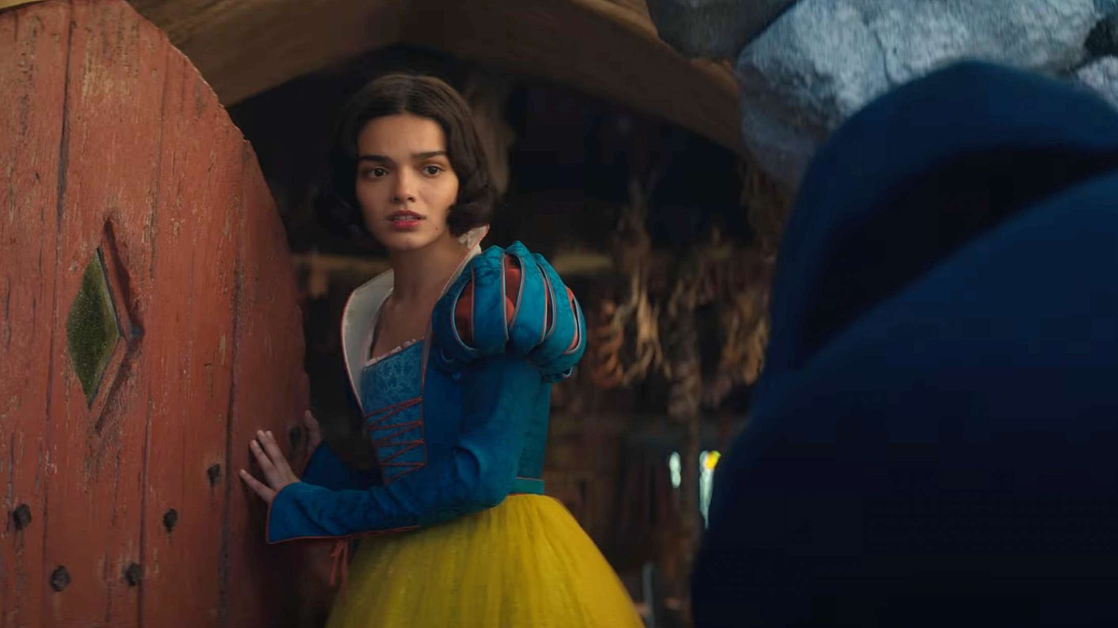 Rachel Zeglers Snehvide tager kampen op mod Gal Gadot i traileren til Disney-remake