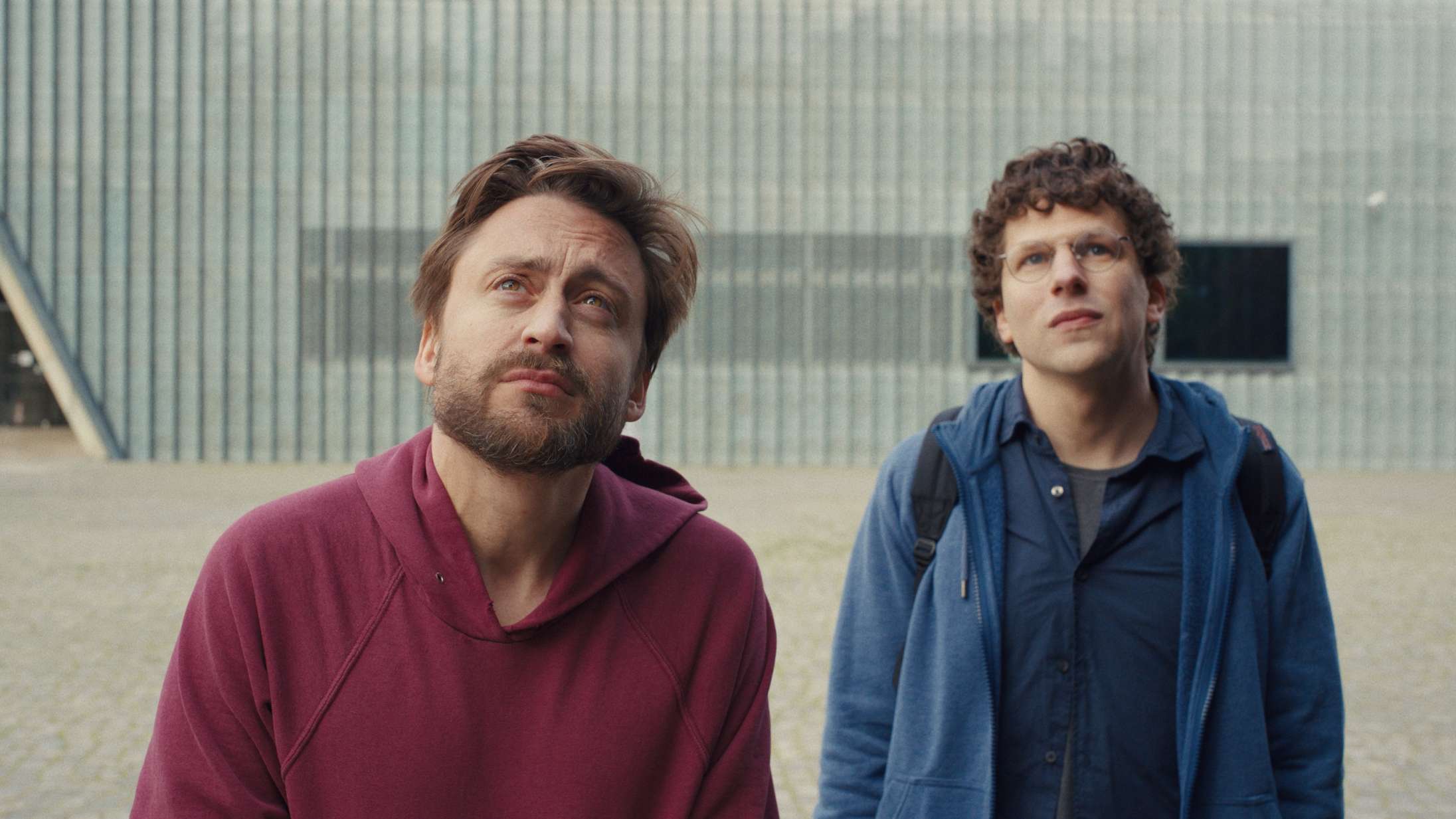 ’A Real Pain’: Man vil have mere, mere, mere af Kieran Culkin og Jesse Eisenberg i sidstnævntes dybt seværdige komedie