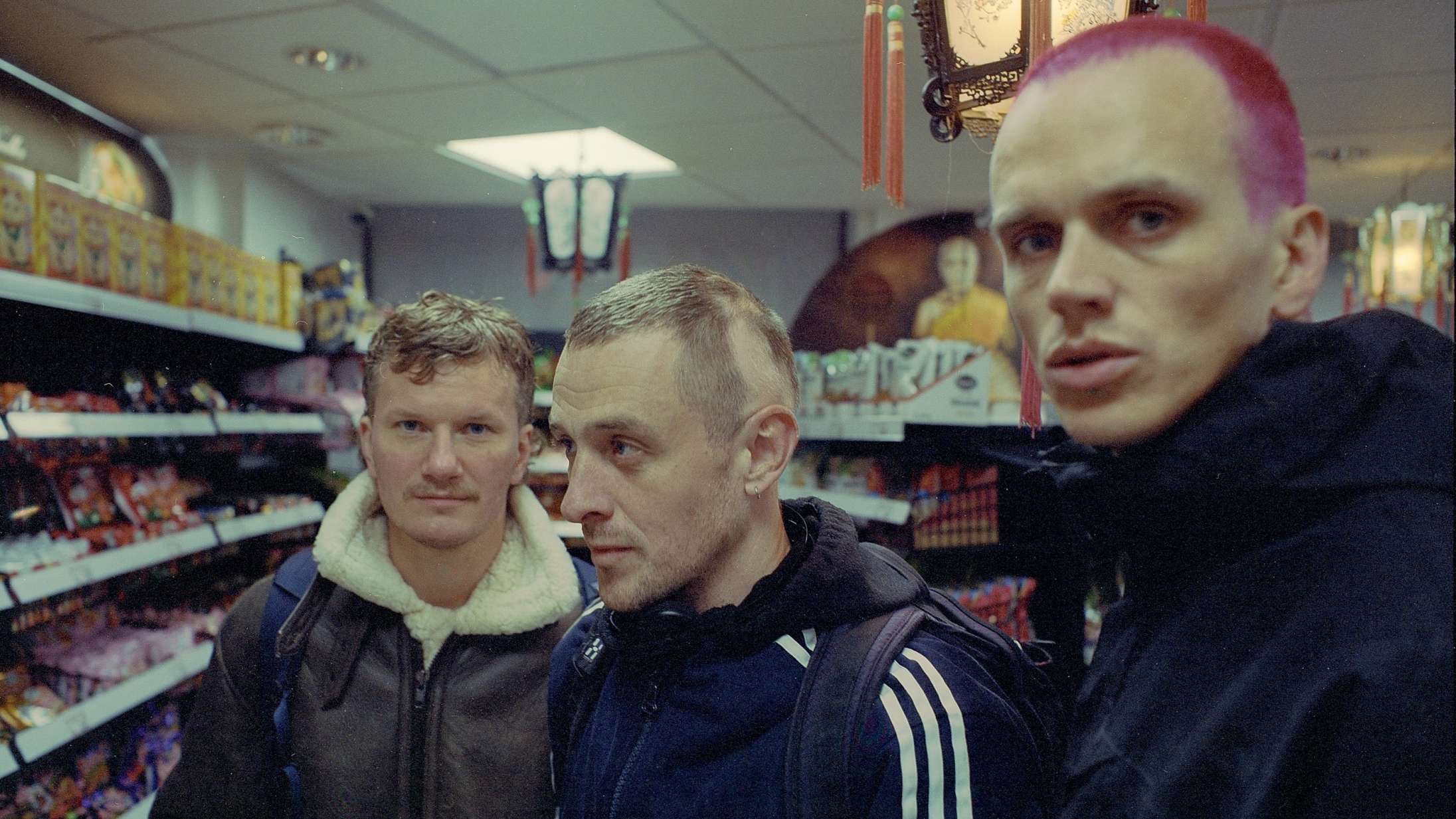 ’Regnvåde sale’: Endelig har vi fået det popromantiske, dansksprogede album, Blaue Blume er skabt til at lave