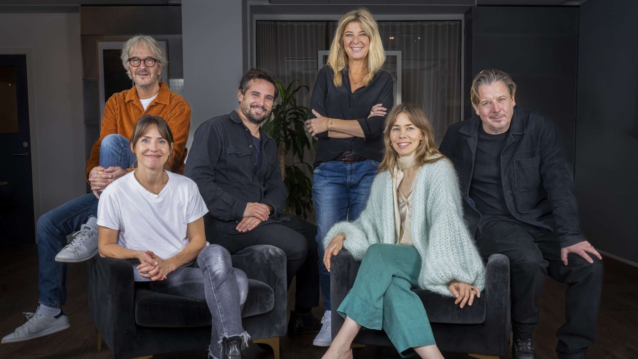 Paprika Steen fuldender trilogi med stjernebesat ny film om venner og nytår – allerede premiere i år