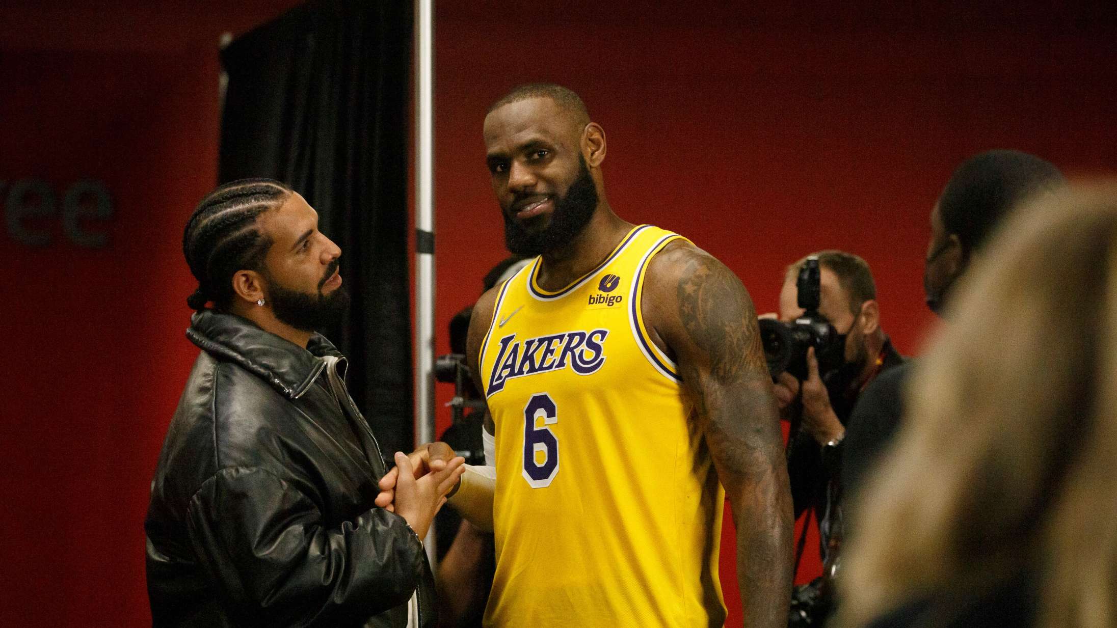 Nu beefer Drake åbenbart også med LeBron James