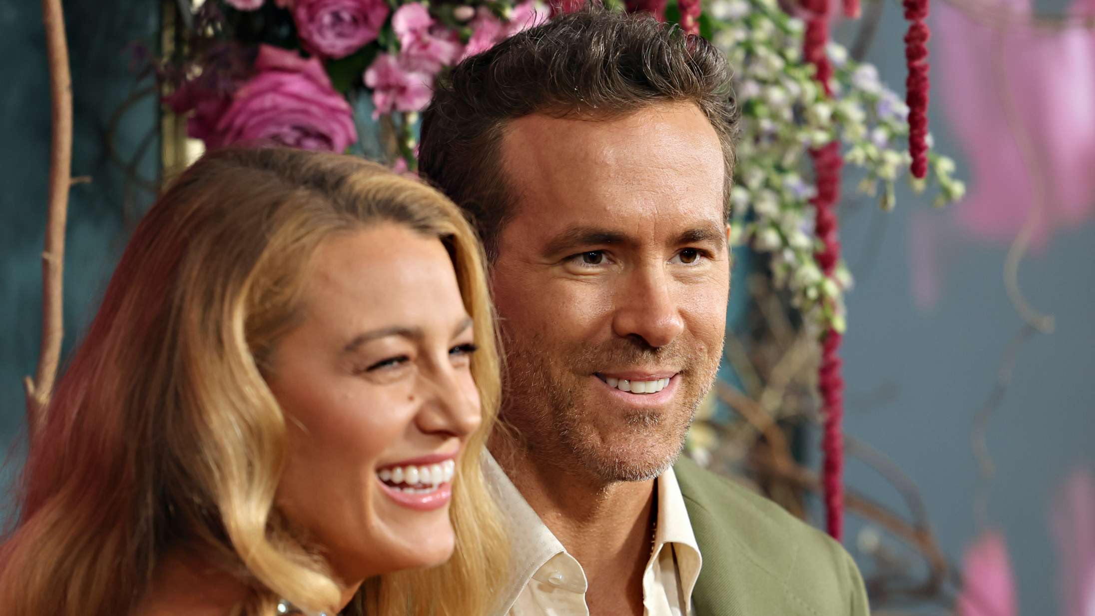 Ryan Reynolds ignorerer ‘It Ends with Us’-retssag i ‘SNL’-sketch – »hvad har du hørt?«