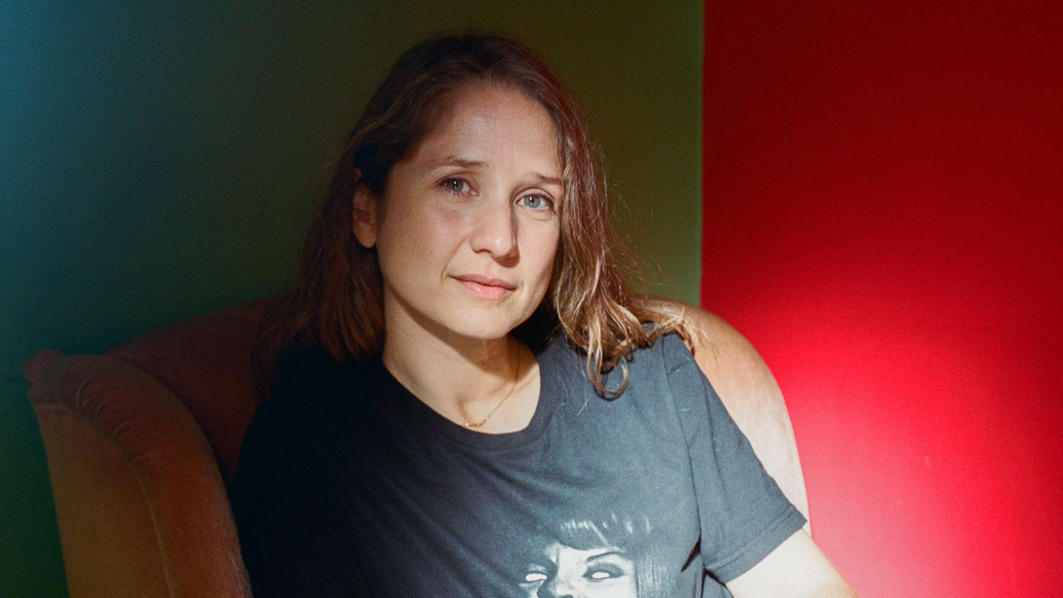 Deres mor har frosset sig ned, fordi hun har mistet sin fuckability. Det gør ‘Den første lidenskab’ til en syret fryd