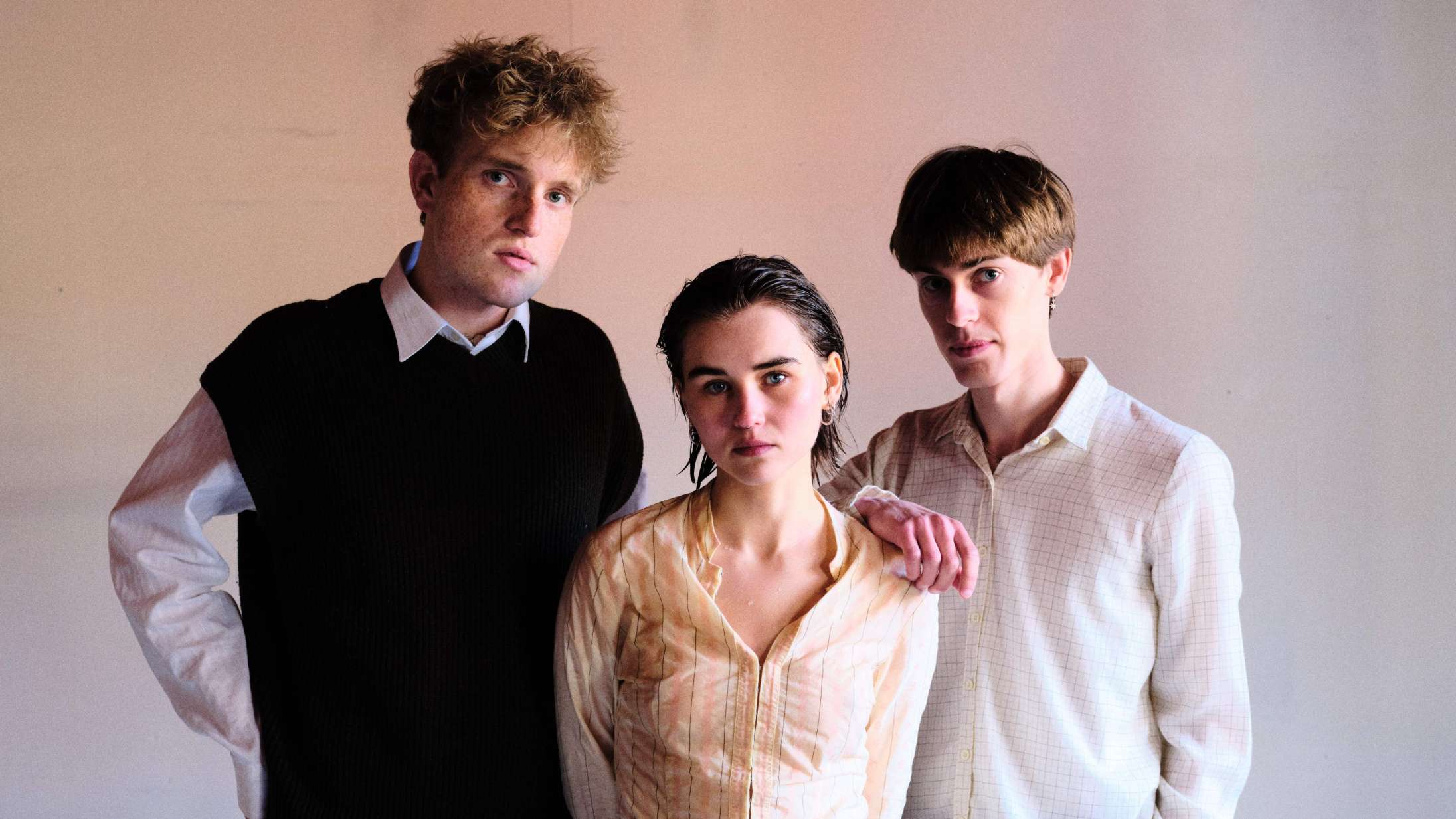 Da de sendte deres musik ud til pladeselskaberne, fik de svar på otte minutter. Nu græder folk til Kayaks koncerter