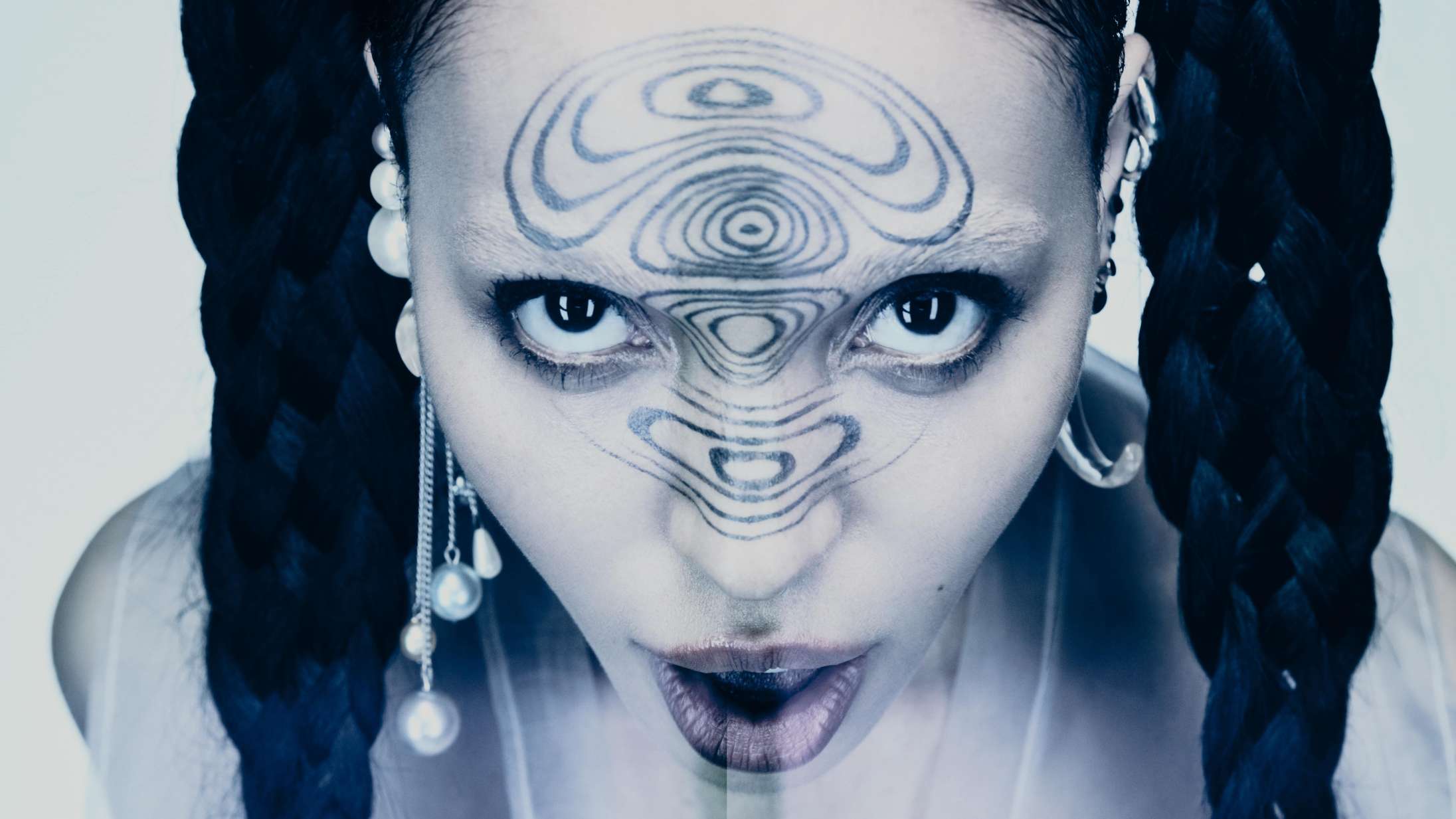 ‘Eusexua’: Der sker mirakler, når FKA Twigs lukker sveden ind i sin stramt kontrollerede kunst