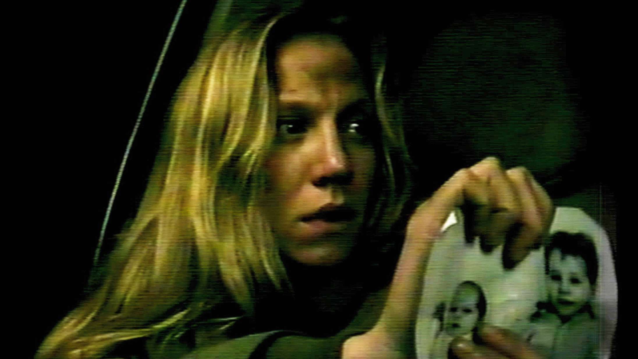 Danskerne er de fremmede i traileren til ‘The Stranger’ med Emma Sehested Høeg