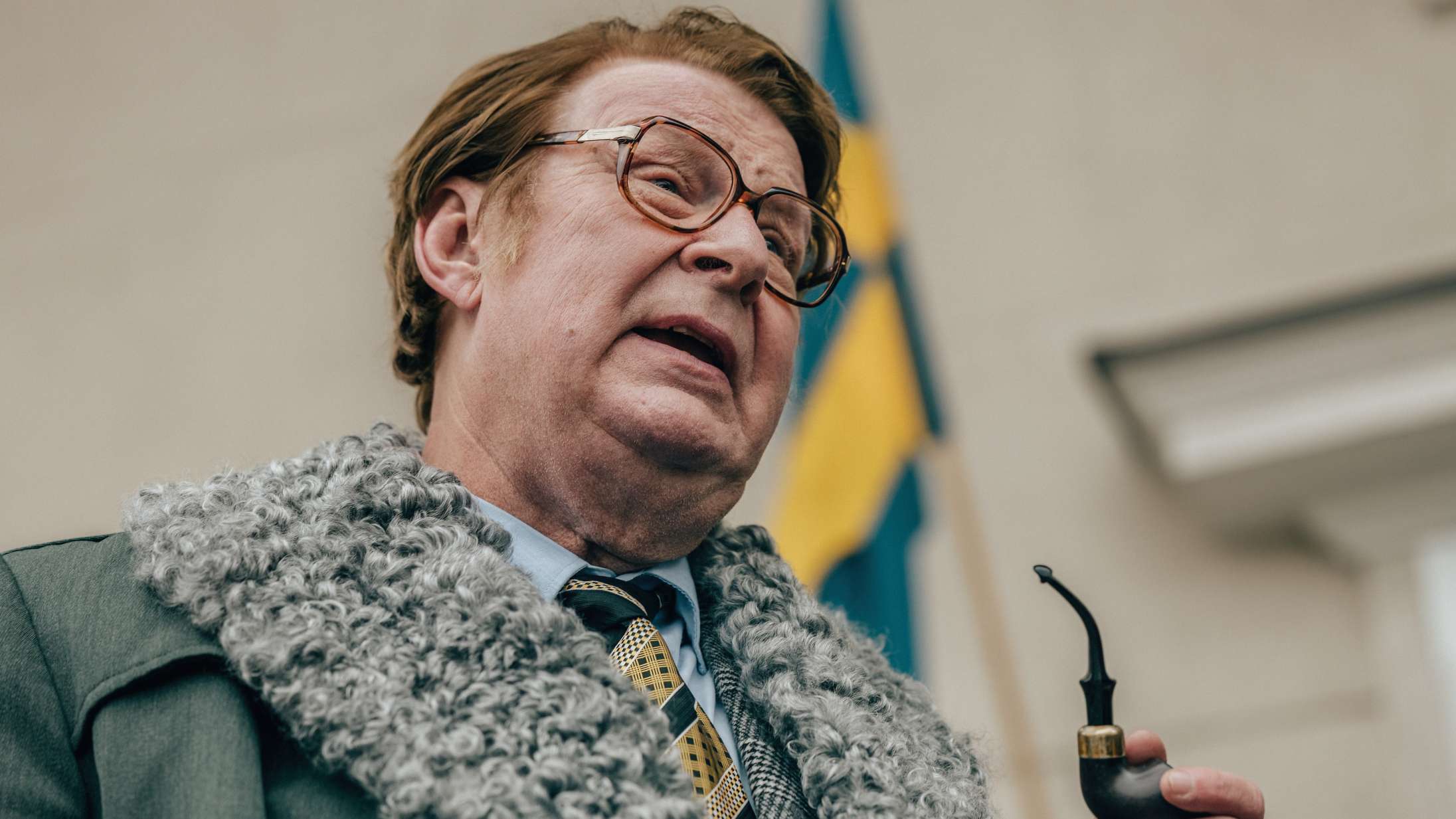 ‘Whiskey on the Rocks’: Skæv svensk satire charmerer i Disneys nordiske debut