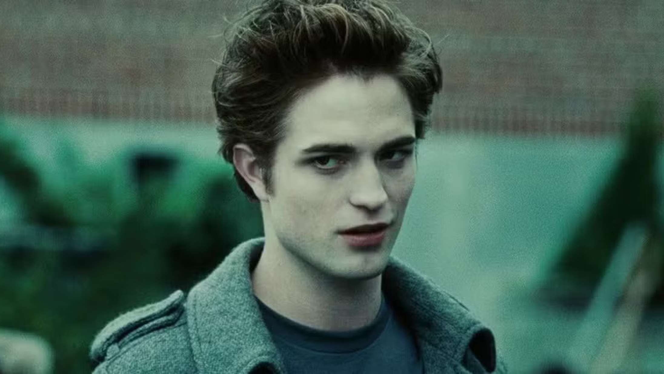 Jeg var skeptisk over for romantasy. Men nu har jeg også overgivet mig til liderlige drager