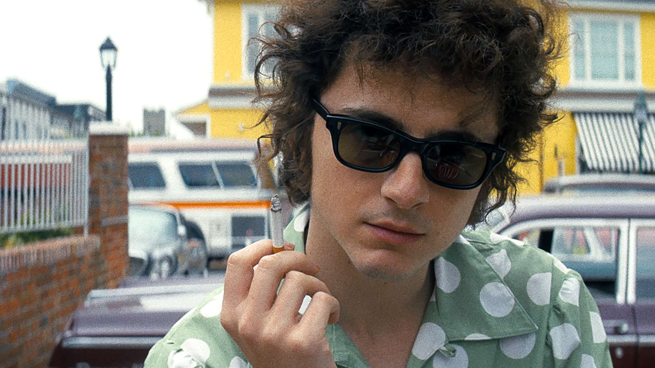 Fem års besættelse og en billig guitar: Sådan forvandlede Timothée Chalamet sig til Bob Dylan