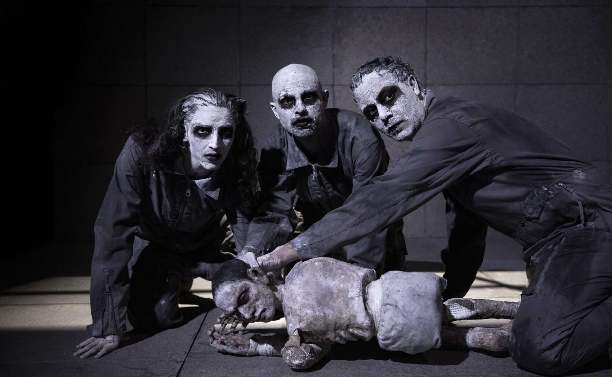 ‘Desertør’ er en æstetisk smerterejse, der får hårene til at rejse sig