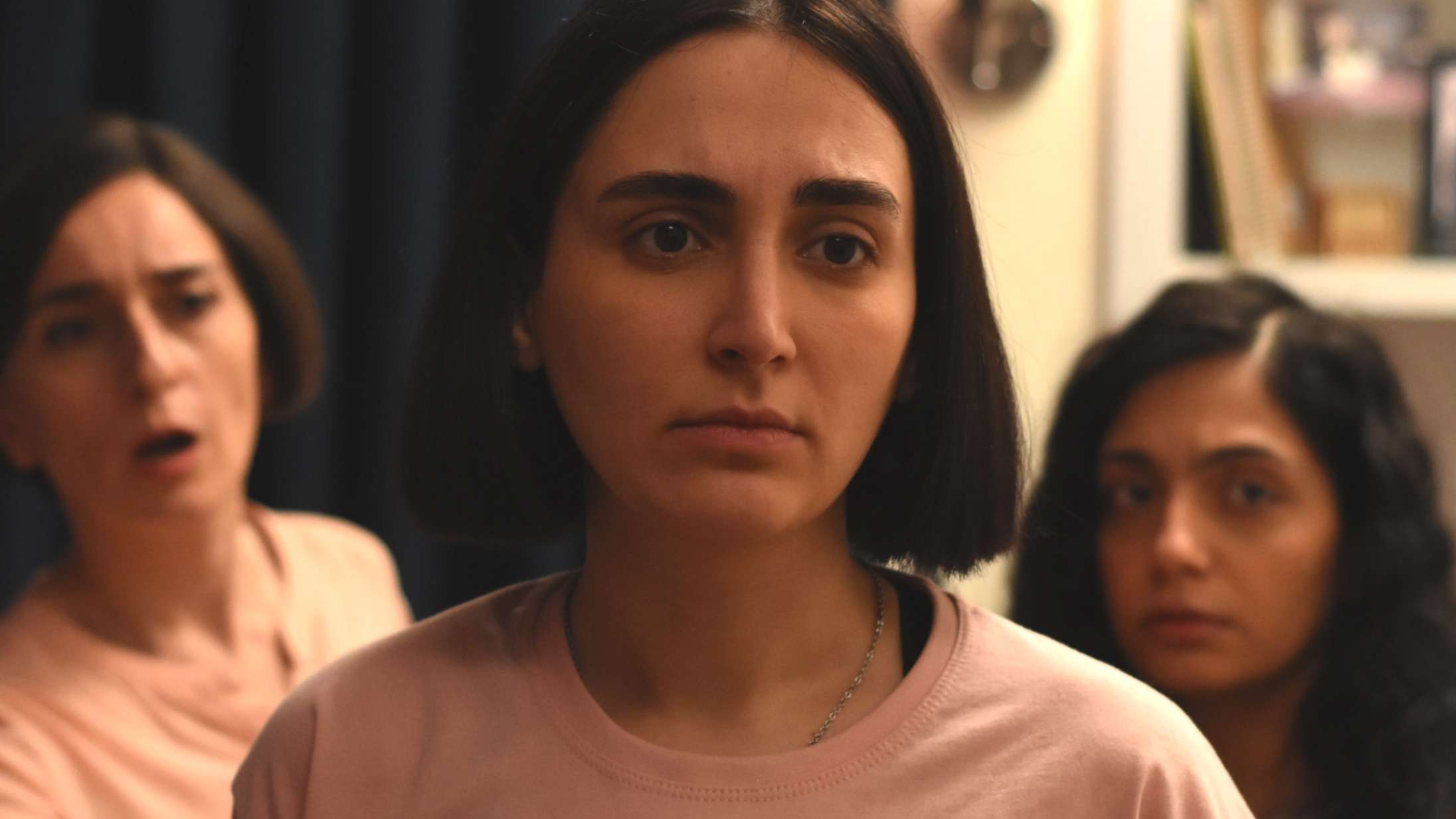 ’Frøet fra det hellige figentræ’: Virkeligheden brager ind i intenst Oscar-nomineret familiedrama