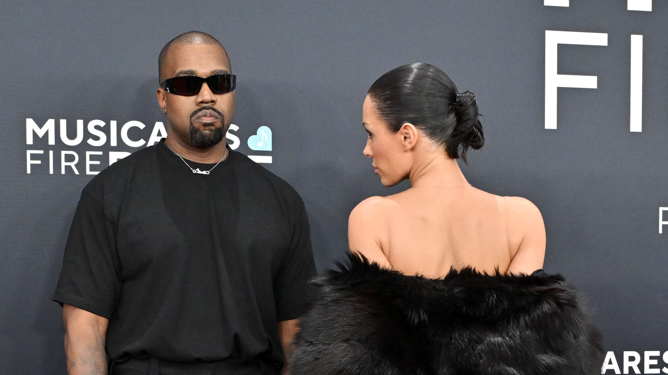 Grammy-producer (og Kanye West) udtaler sig om Bianca Censoris nøgen-stunt
