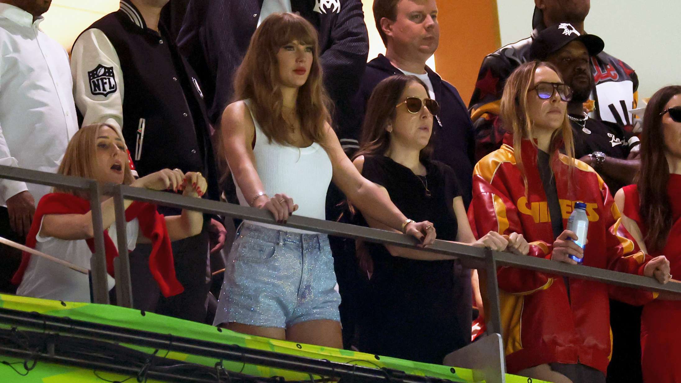 Taylor Swift blev mødt af buh-råb til Super Bowl – se hendes reaktion