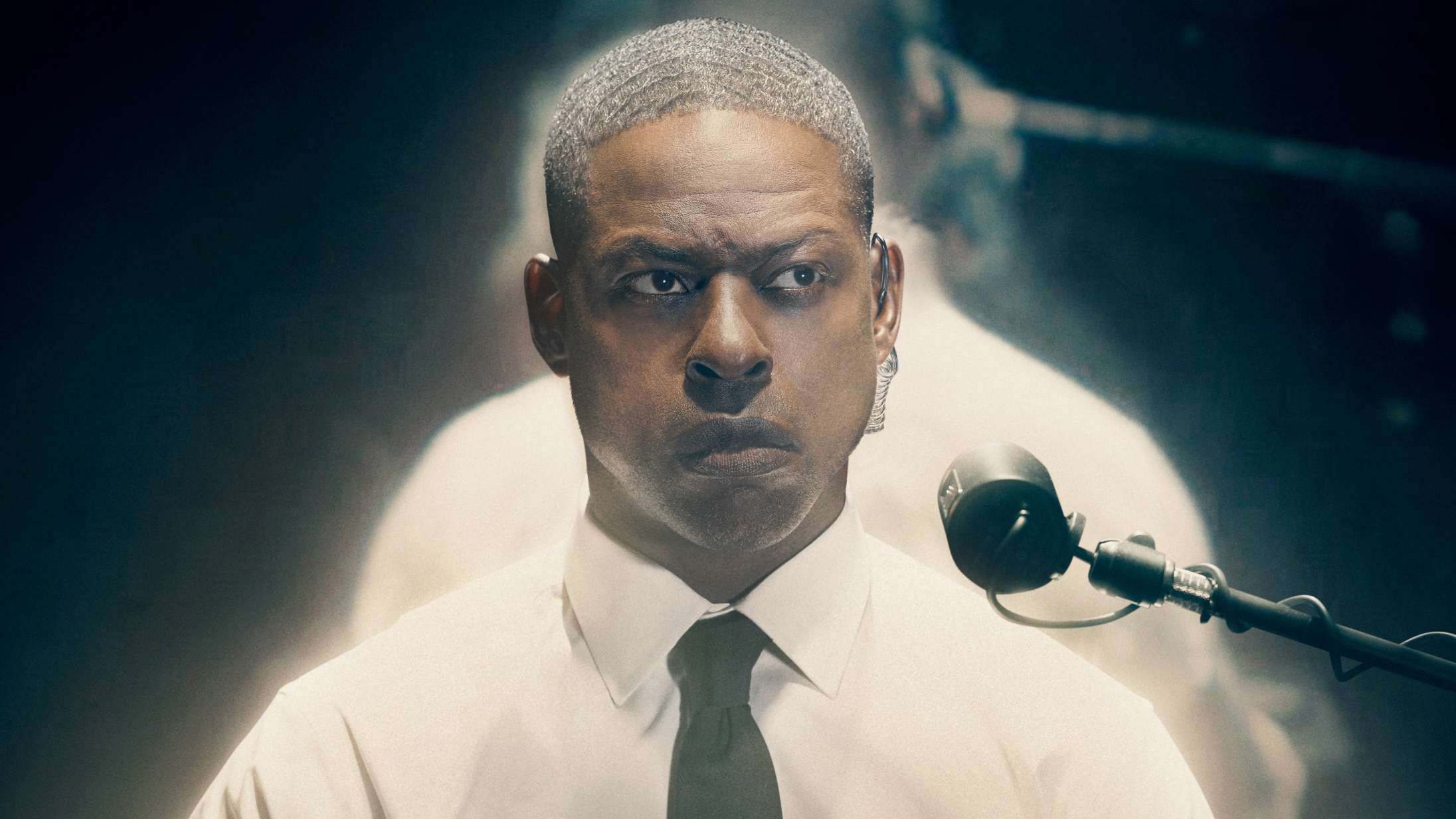 Konspirationsthrilleren er tilbage: Disse fire nervevridende serier knækker din tro på det gode i verden