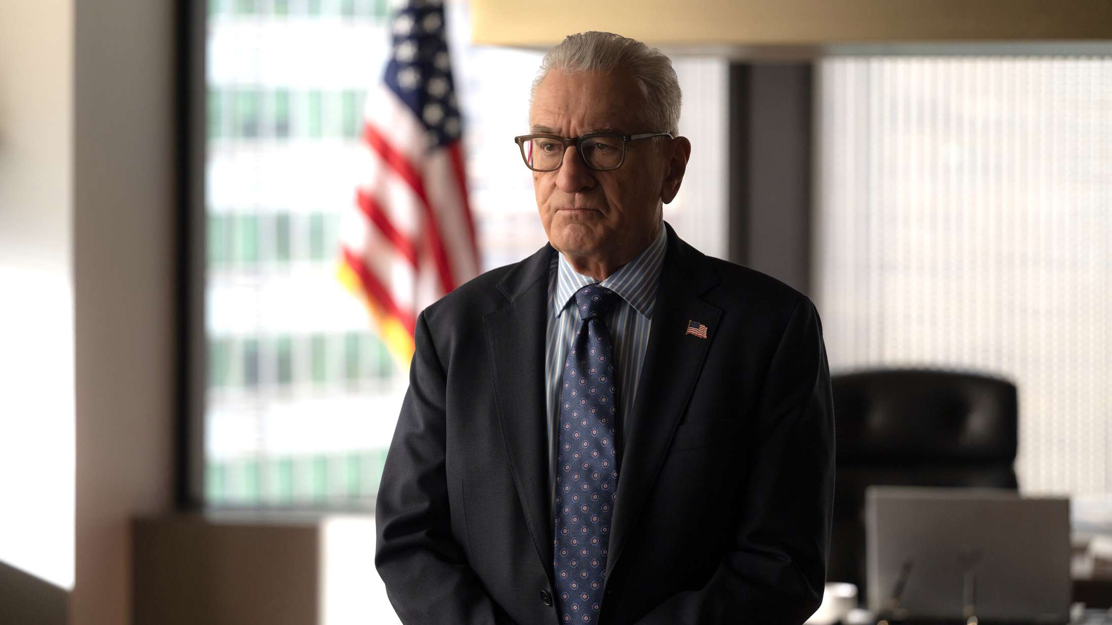 ’Zero Day’: USA er en syg patient i Netflix-thriller med forrygende Robert De Niro