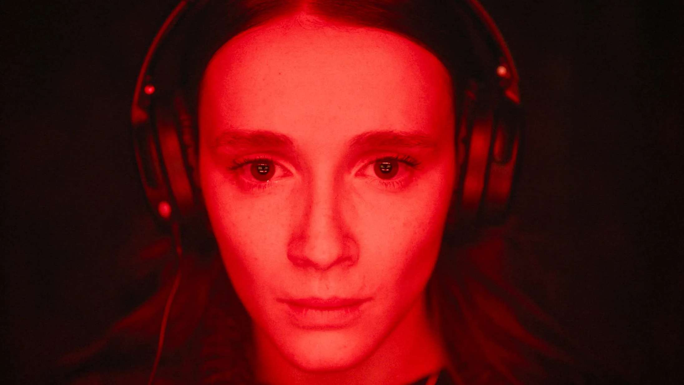 ’Red Rooms’: Groft overset seriemorderthriller dissekerer vores appetit på makabre grusomheder