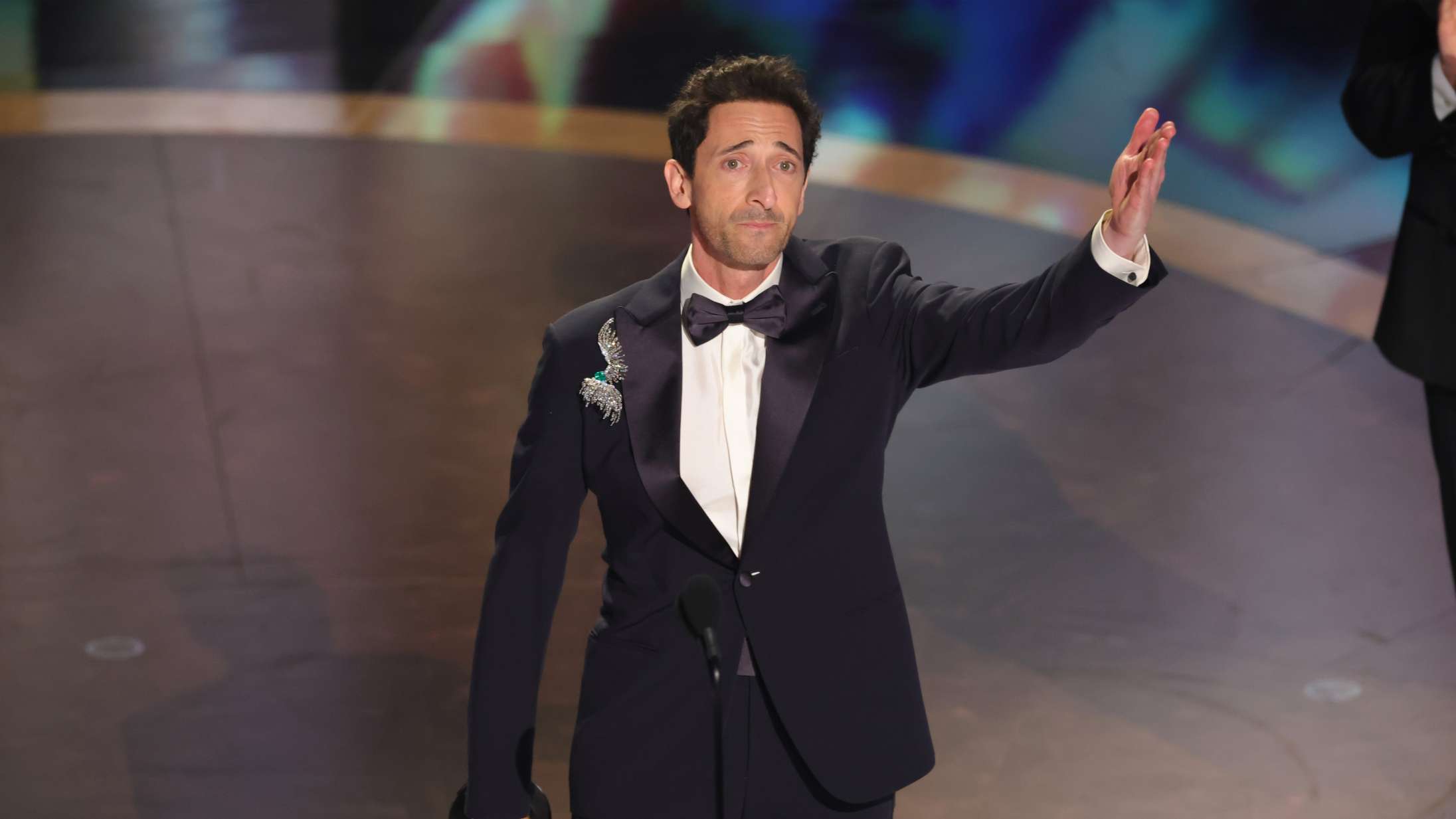 Fra bedste pik til årets fald fra tinderne: Vi uddeler Soundvenue Awards til 2025’s underligste popkultur