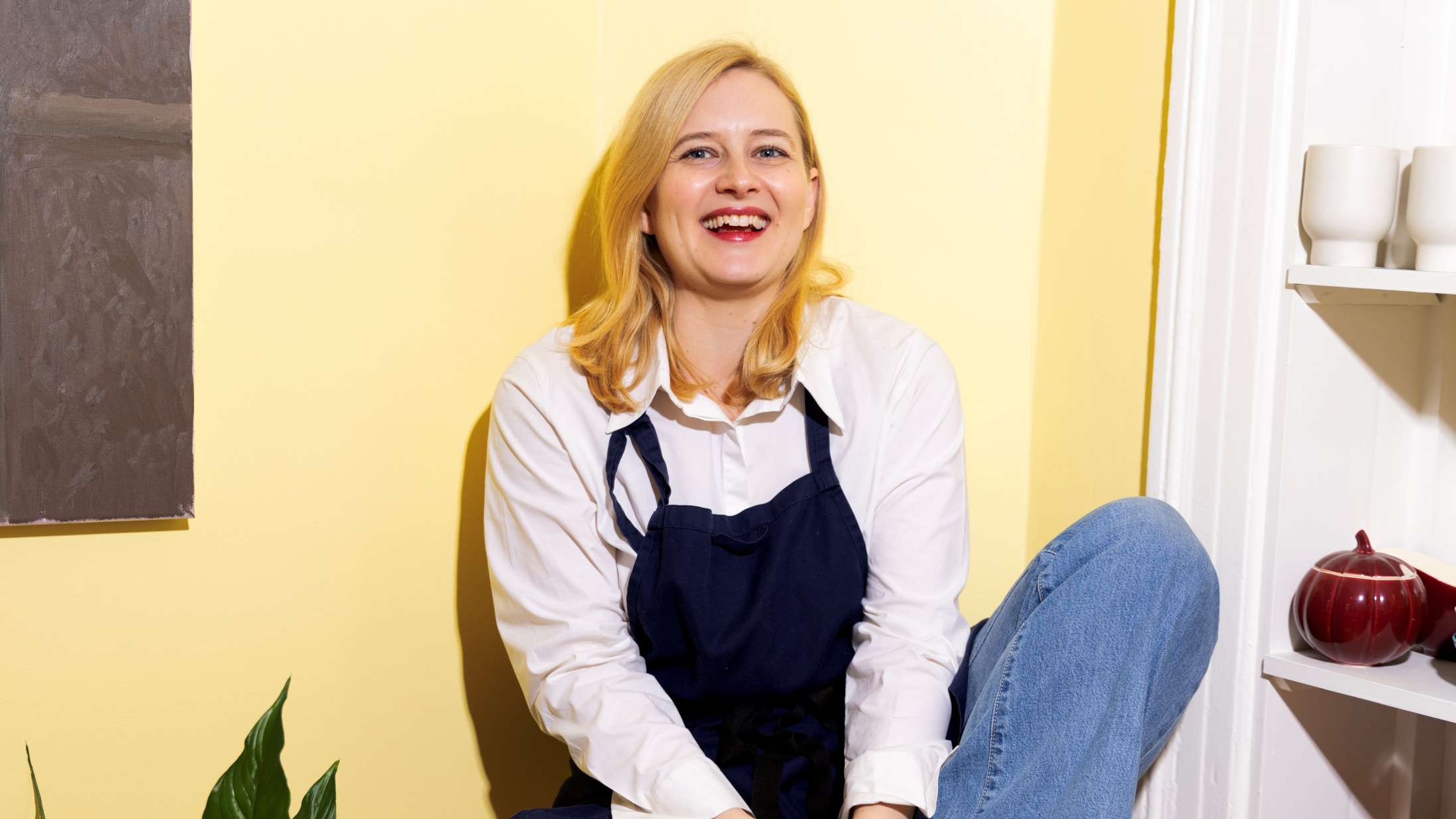 Eva Hurtigkarl husker sit liv i grøntsagsdeller, ristaffel og smørrebrødslagkage