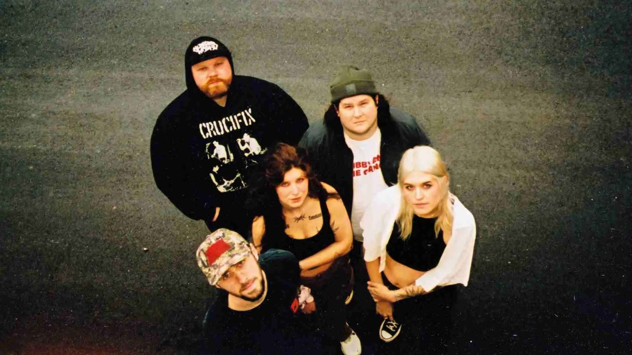 Hypet punkband går fra hinanden efter anklager om »afskyelige handlinger«