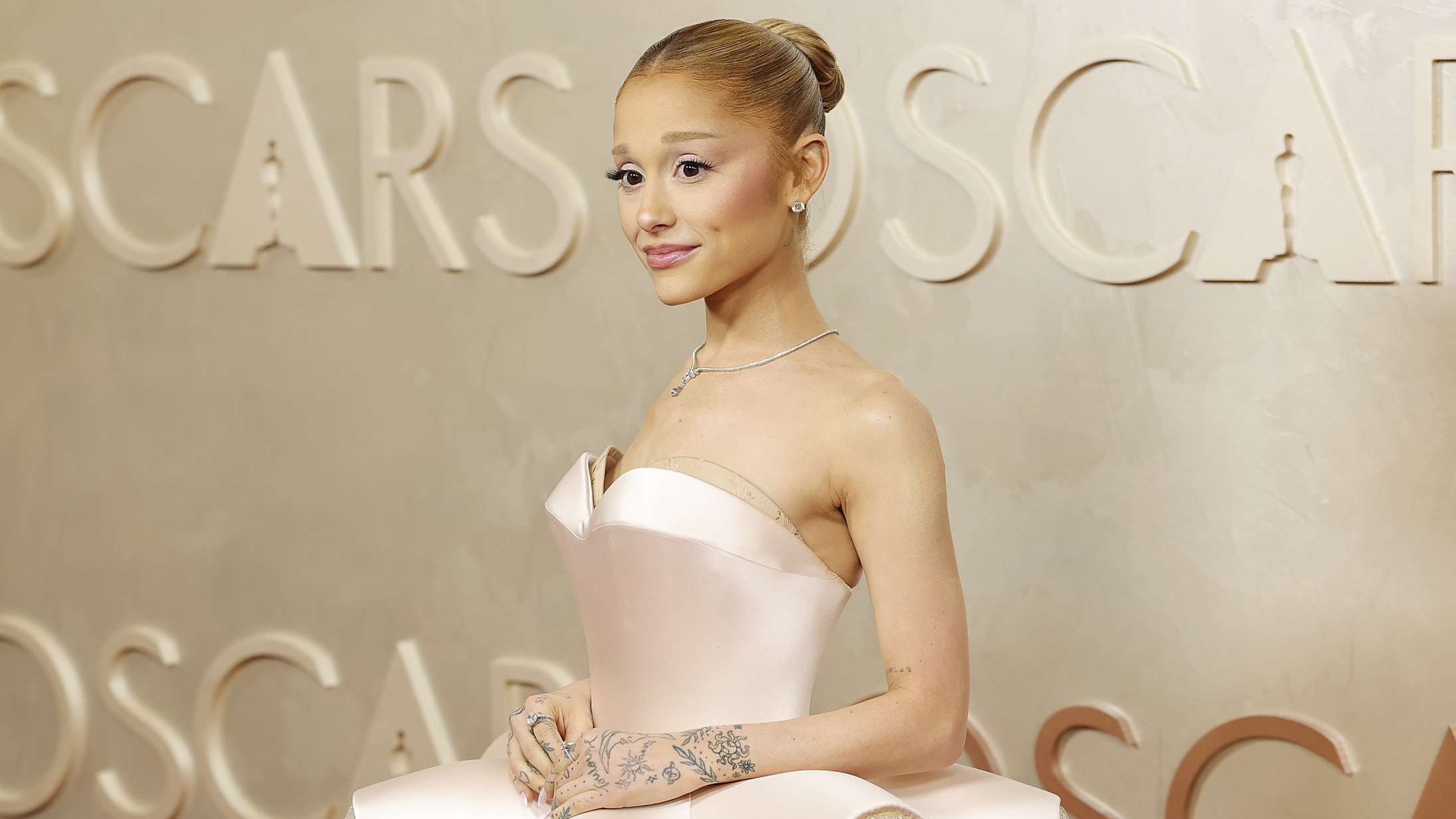 Mand sigtet for at have antastet Ariana Grande ved premiere