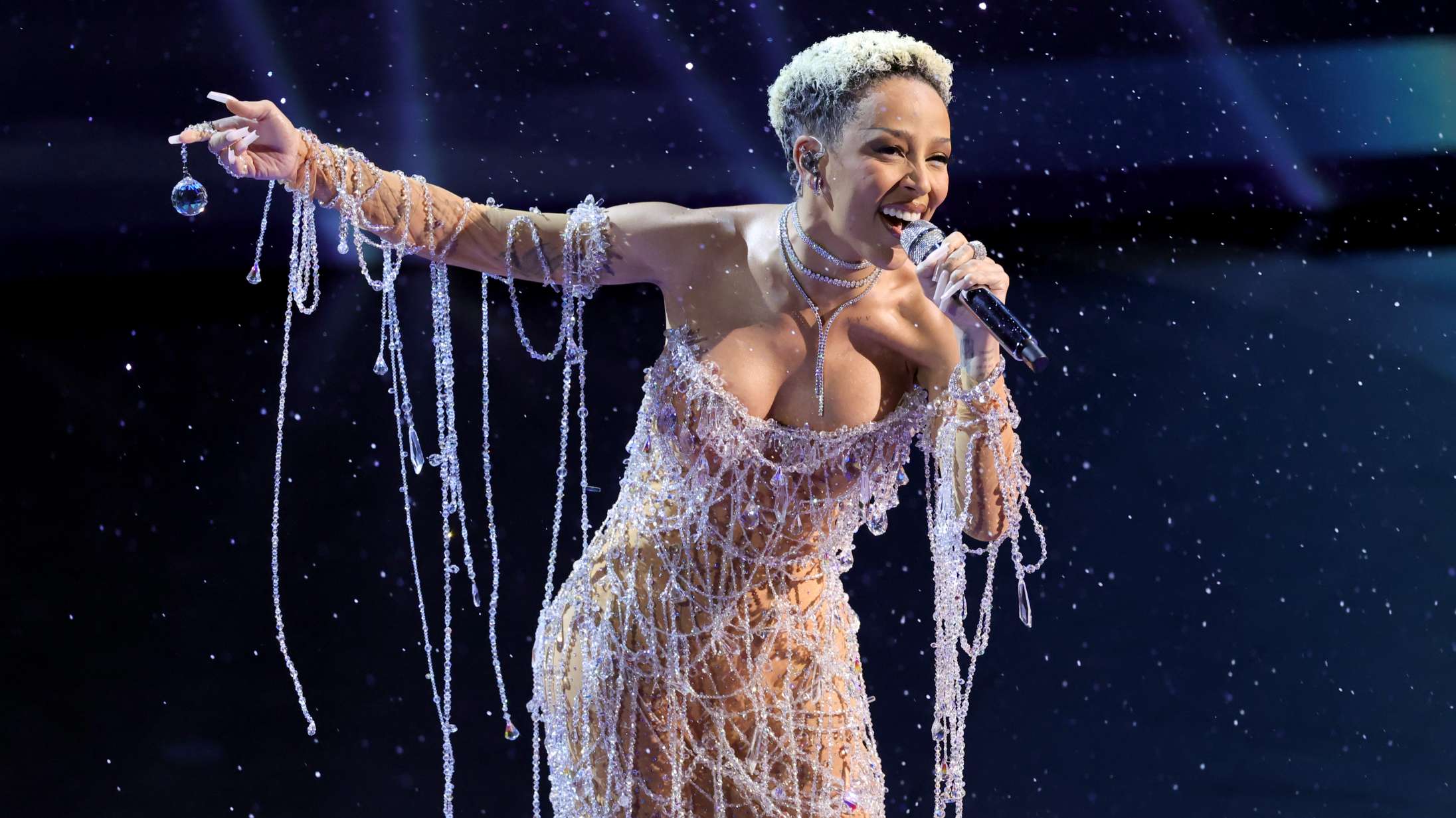 Stjernetrio sang James Bond-medley ved Oscar-showet – se den spektakulære optræden