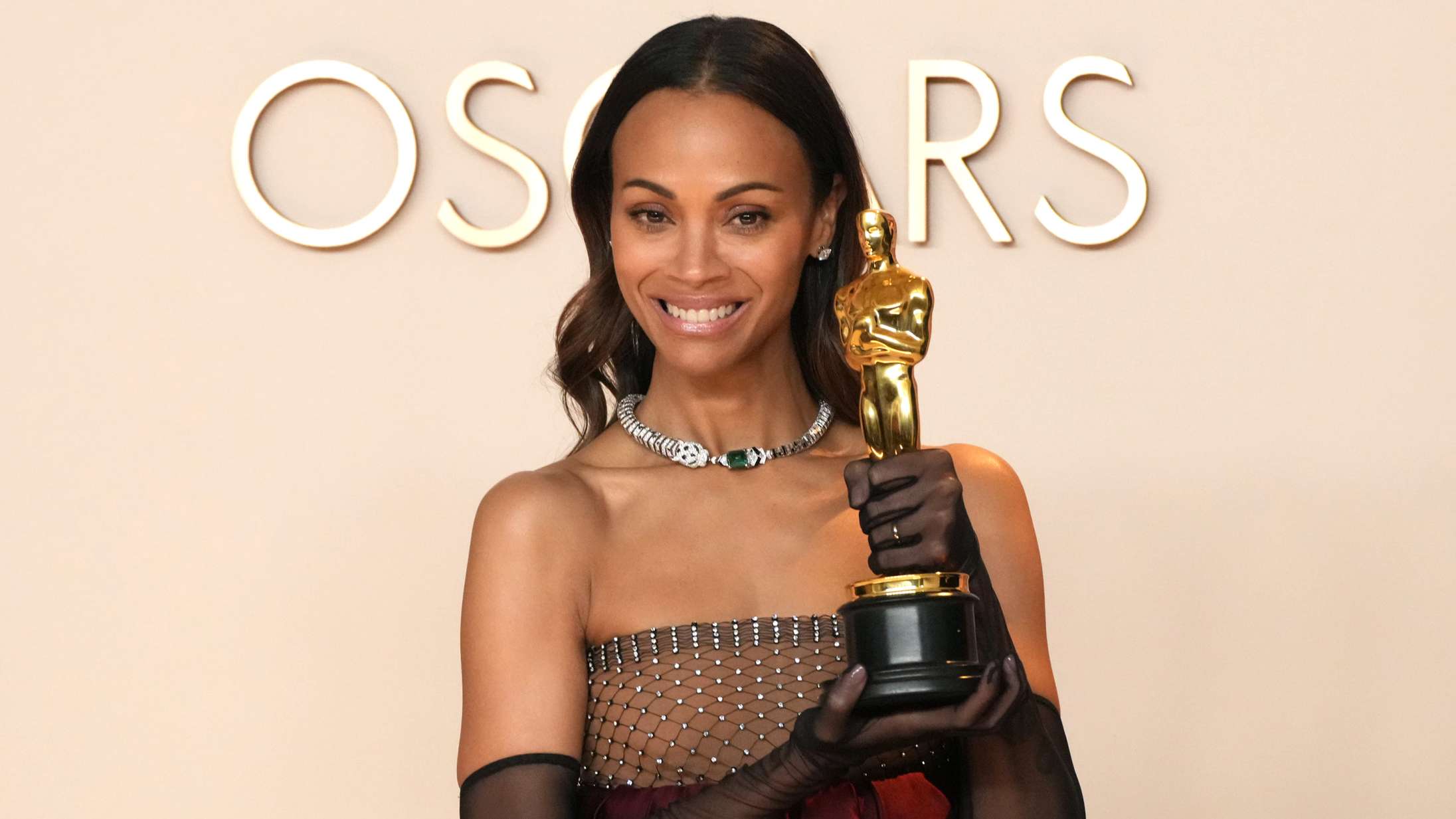 Zoe Saldaña var grådkvalt under Oscar-showets stærkeste skuespiltale – se videoen