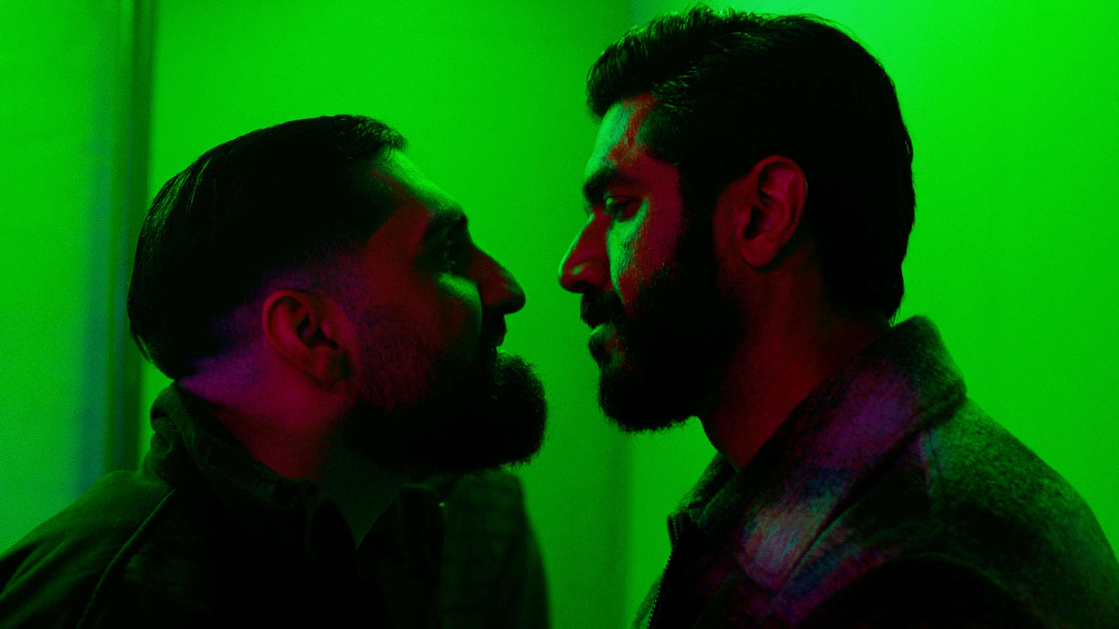 Se den nye trailer til den nervepirrende danske bande-thriller ‘Hele vejen’