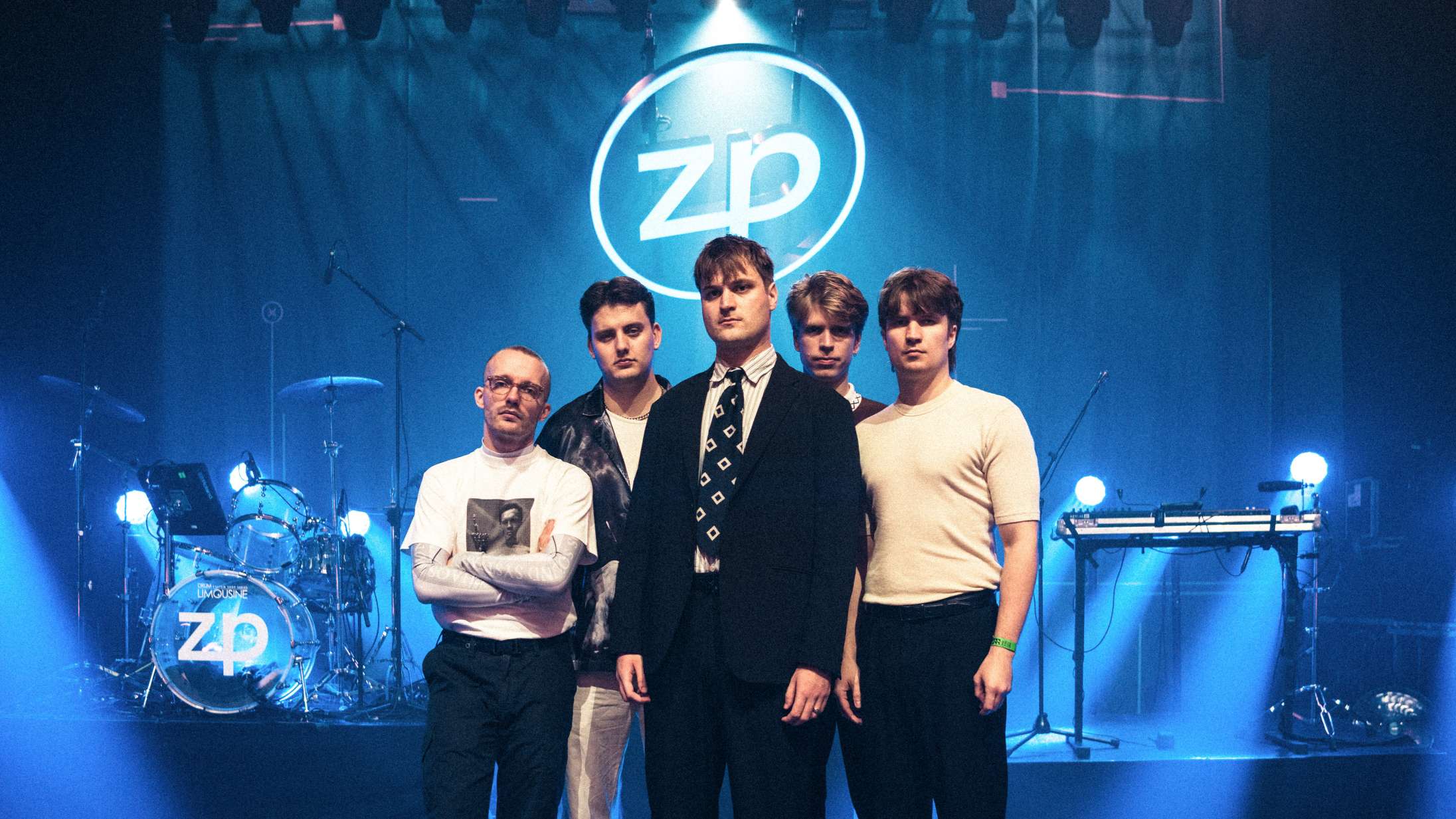 Zar Paulos smartphone-satire er forfriskende kærlig på ‘Telefonperson’