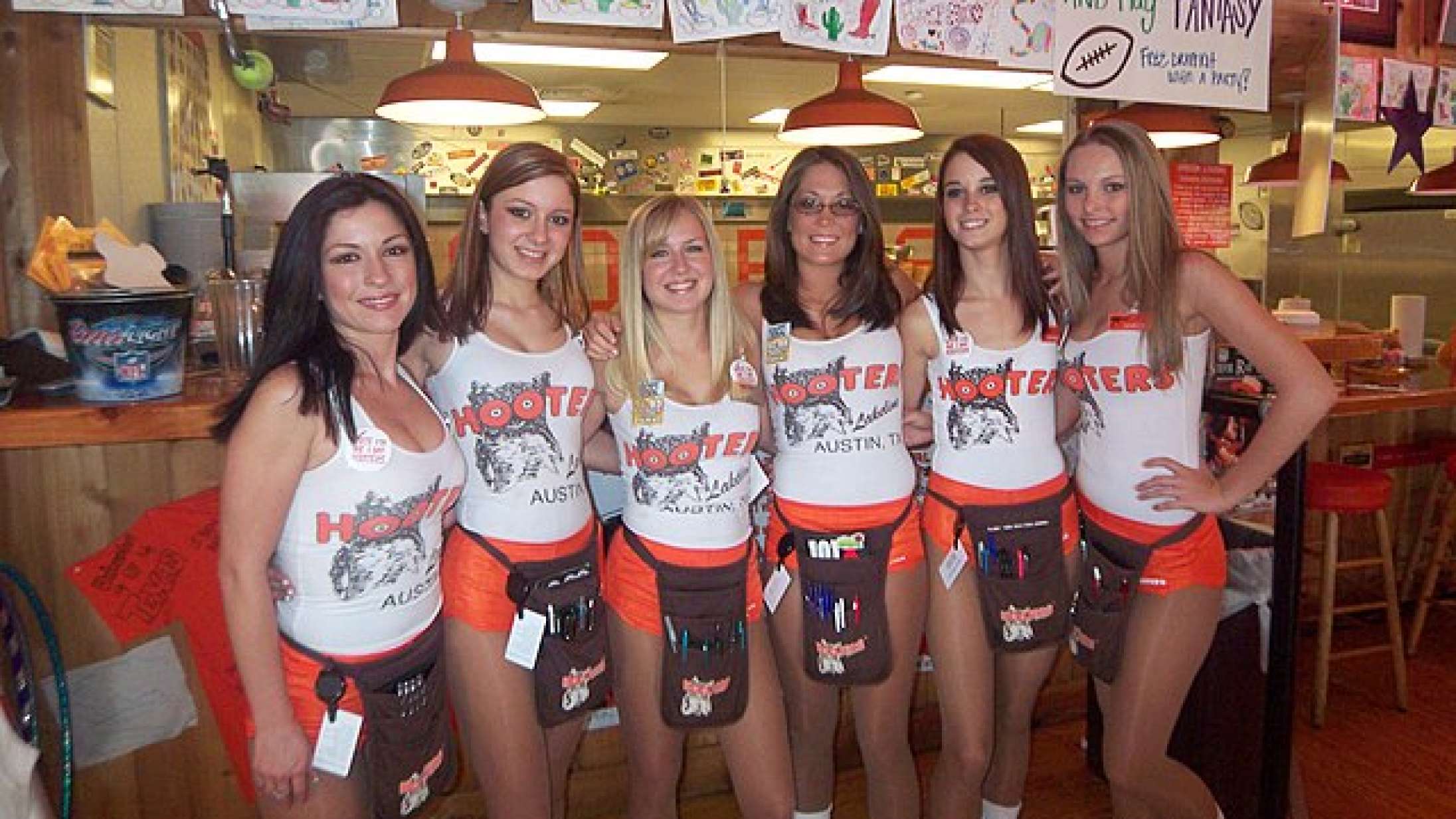 Hooters er gået konkurs, og det handler også om mine bryster