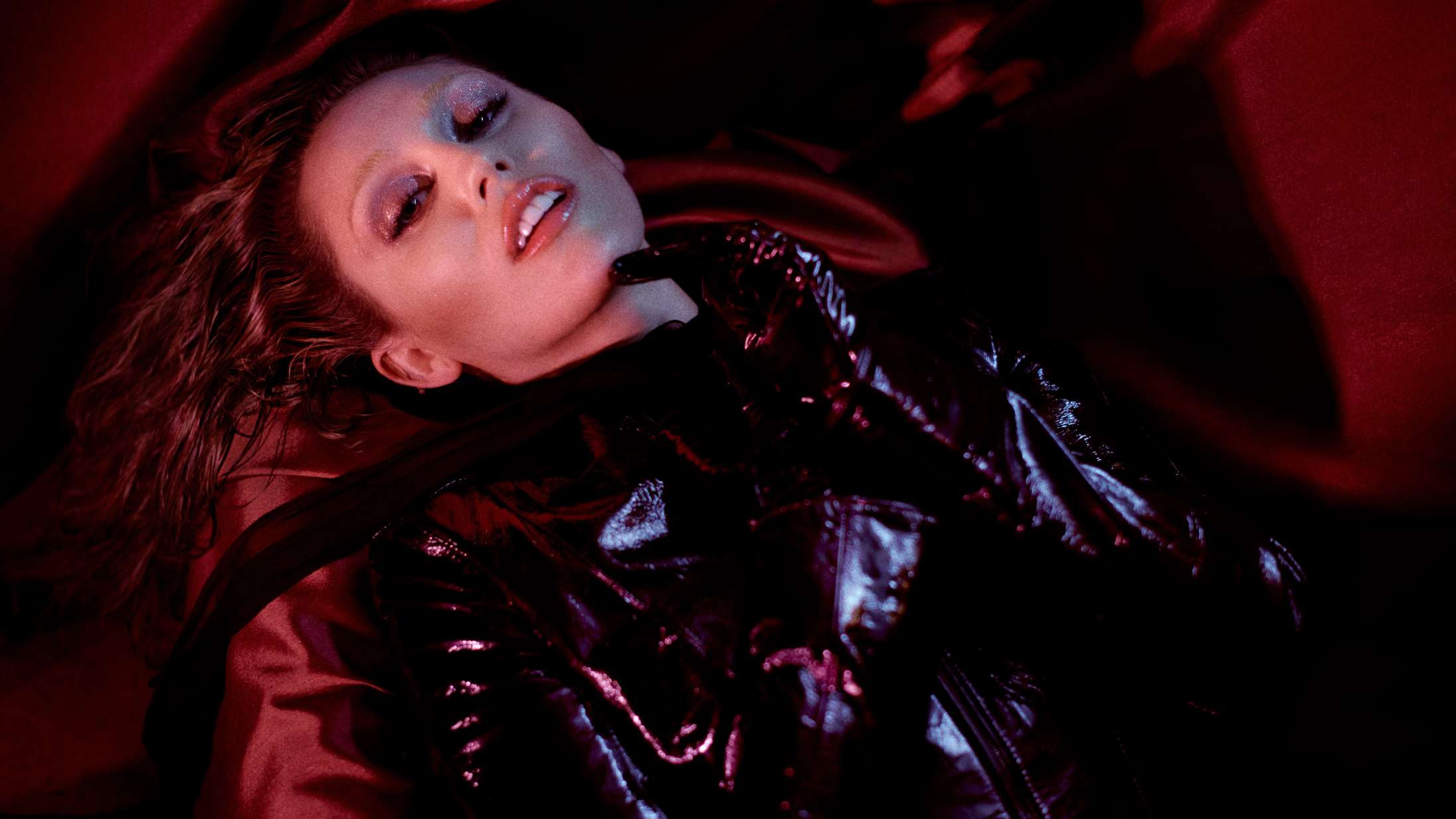 Miley Cyrus vender tilbage til den lyd, der definerede hendes største flop – ‘Something Beautiful’ er en triumf