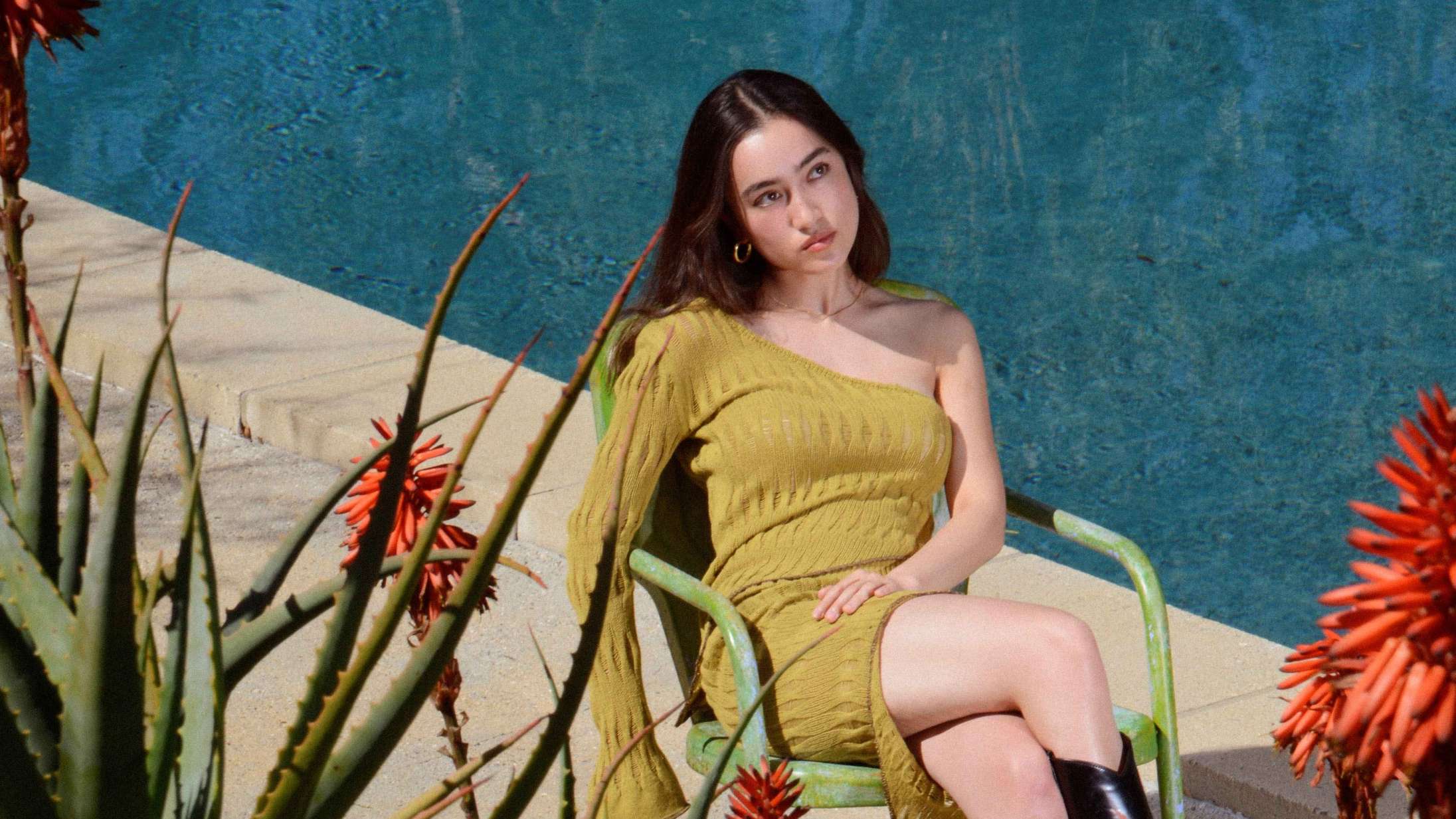 Ugens fire vigtigste album: Dansk-japansk popsmed har fået Sabrina Carpenter-producer ombord