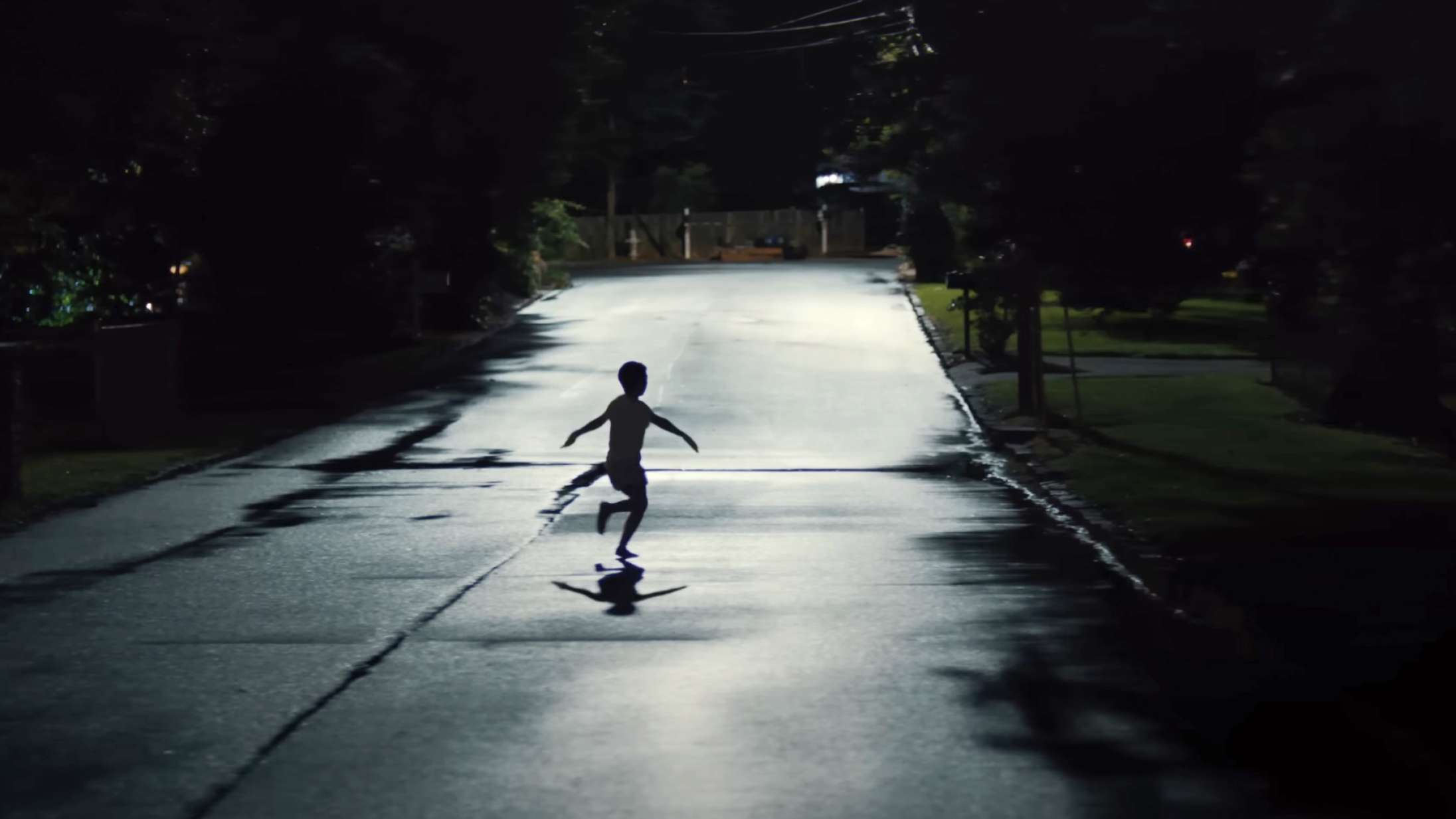 ‘Barbarian’-skaber er tilbage på foruroligende vis – se teaseren til ‘Weapons’