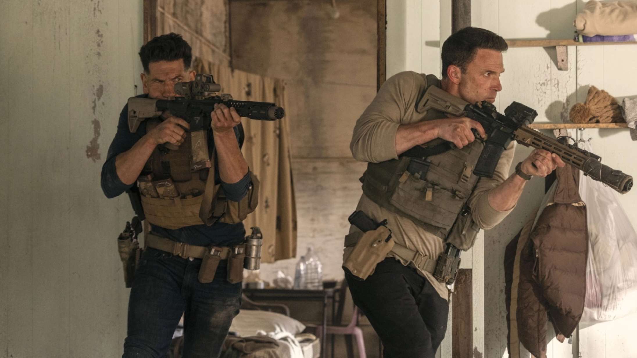 ’The Accountant 2’: Ben Affleck og Jon Bernthals kemi er klart bedre end plottet i opfølger til revisorthriller