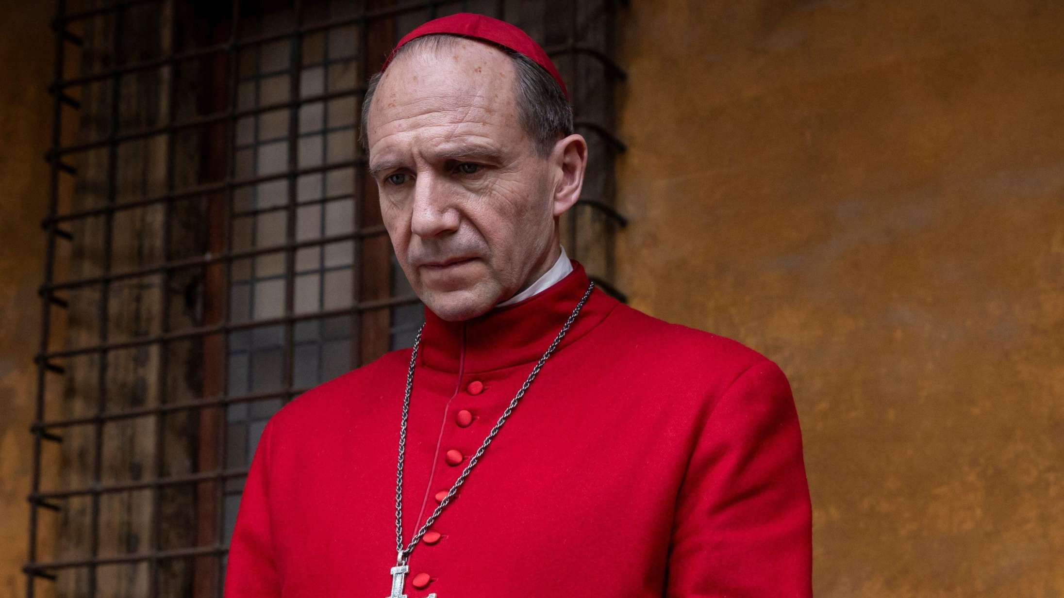 Ralph Fiennes overtager skurkerolle fra afdød Hollywood-legende i ny ‘Hunger Games’-film