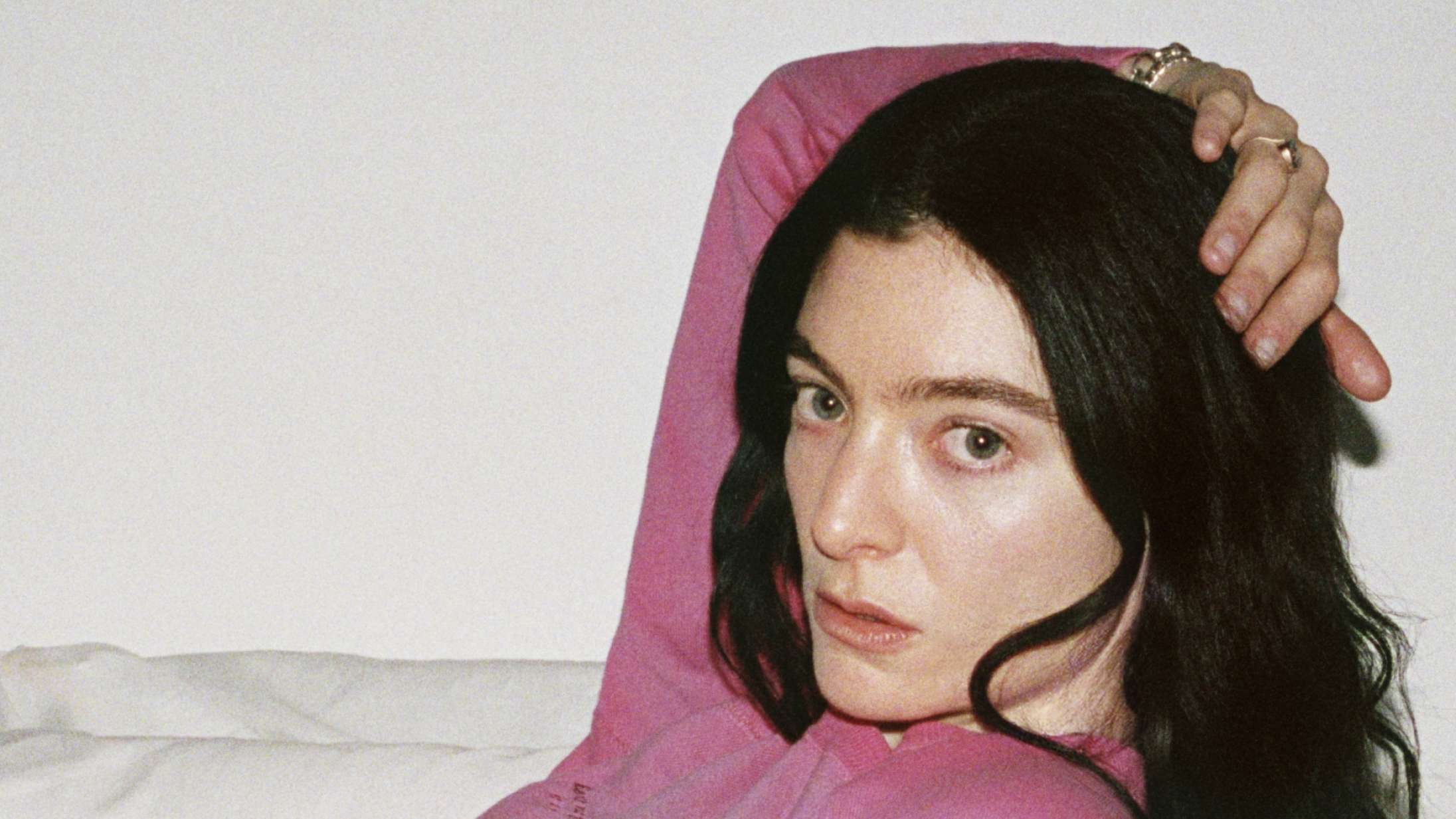 Lorde er fri af sit pladeselskab efter 17 år – har »brug for at tage en pause«