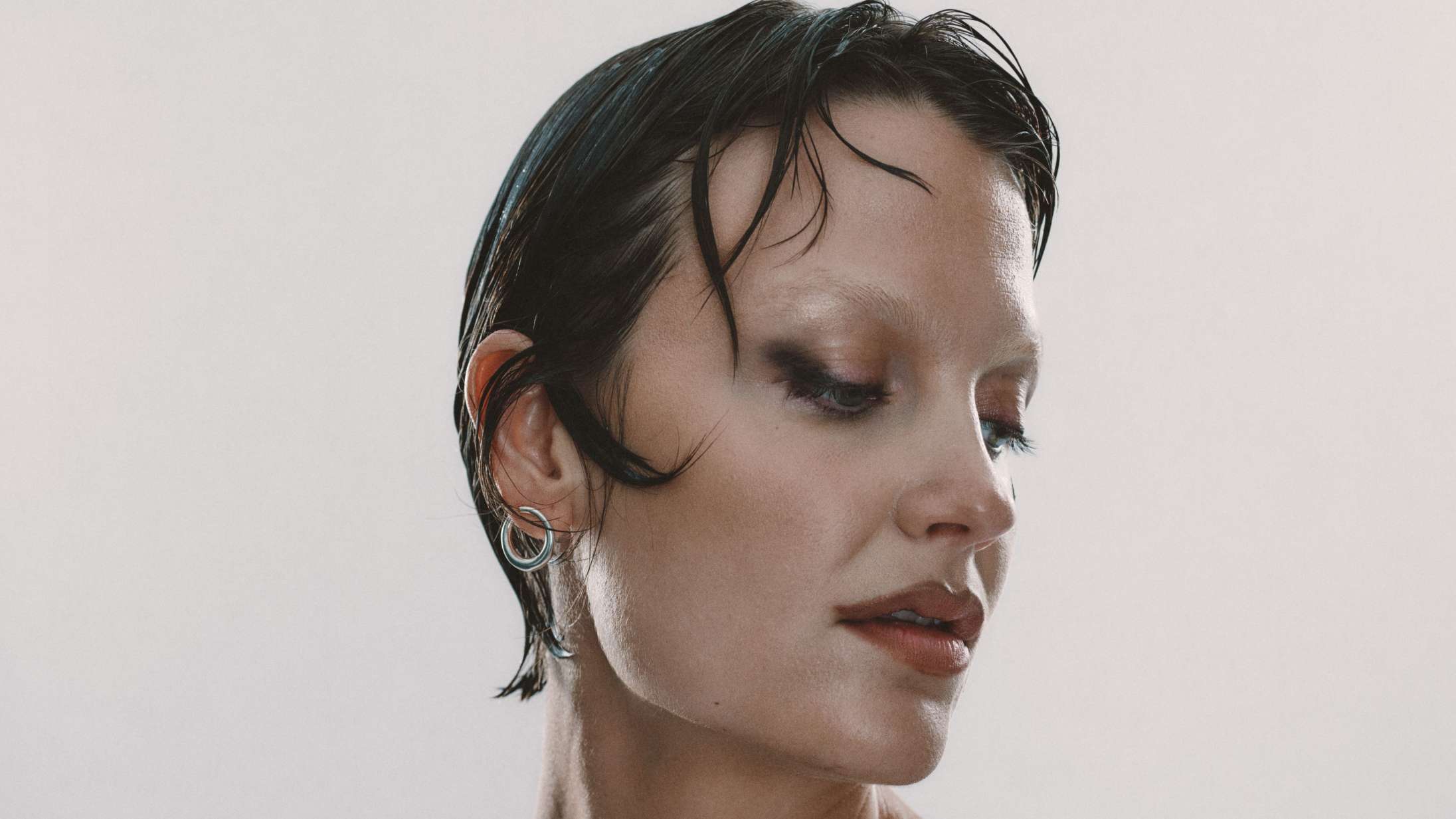 Bette annoncerer koncerter i landets to største byer