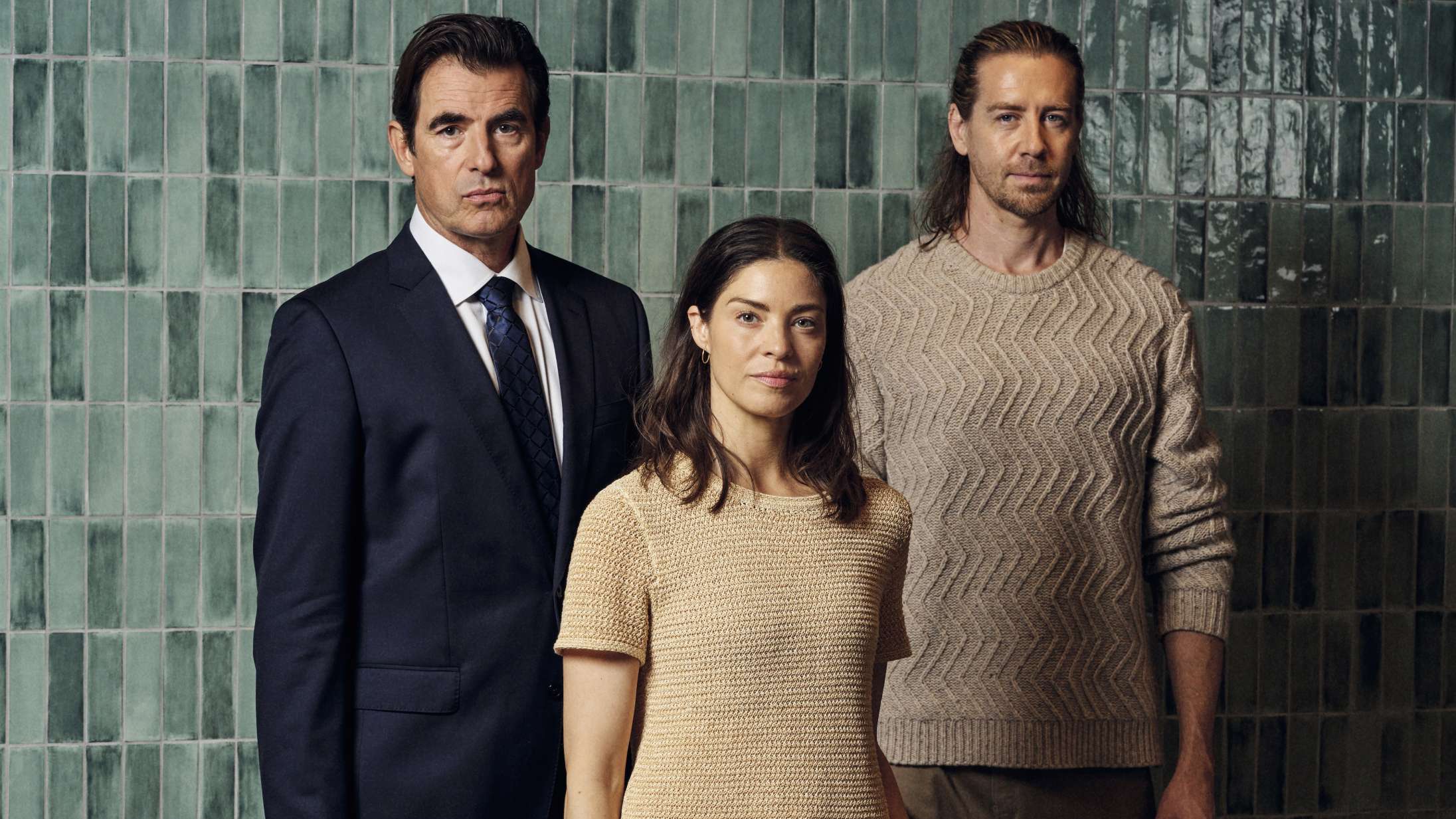 Netflix på vej med dansk film om forsvundet kvinde – Claes Bang og Natalie Madueño i hovedrollerne