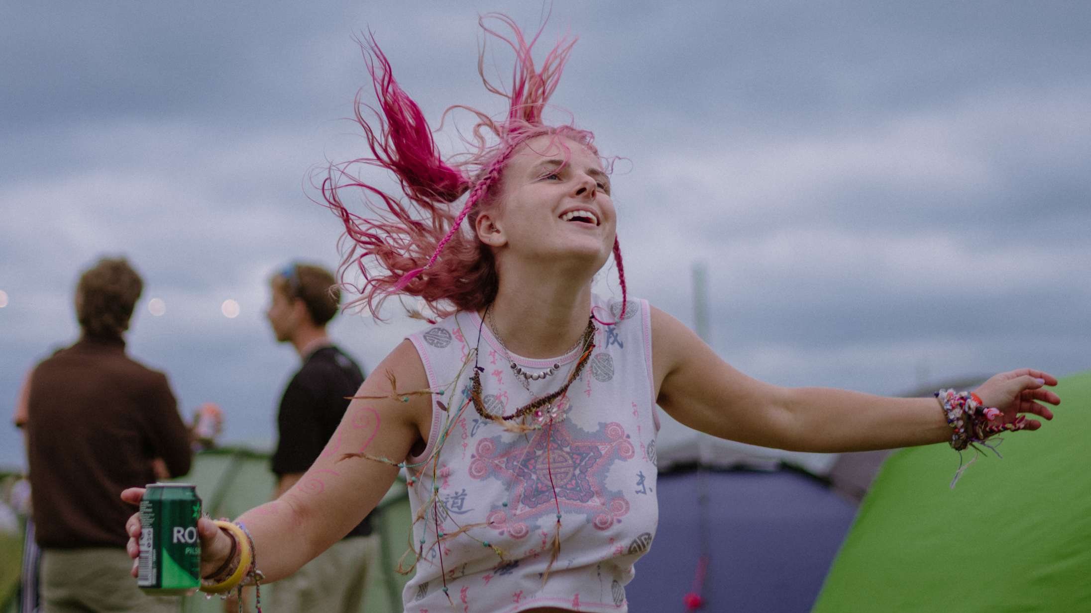 Roskilde Festival er i gang – se billederne fra første festdag i campen