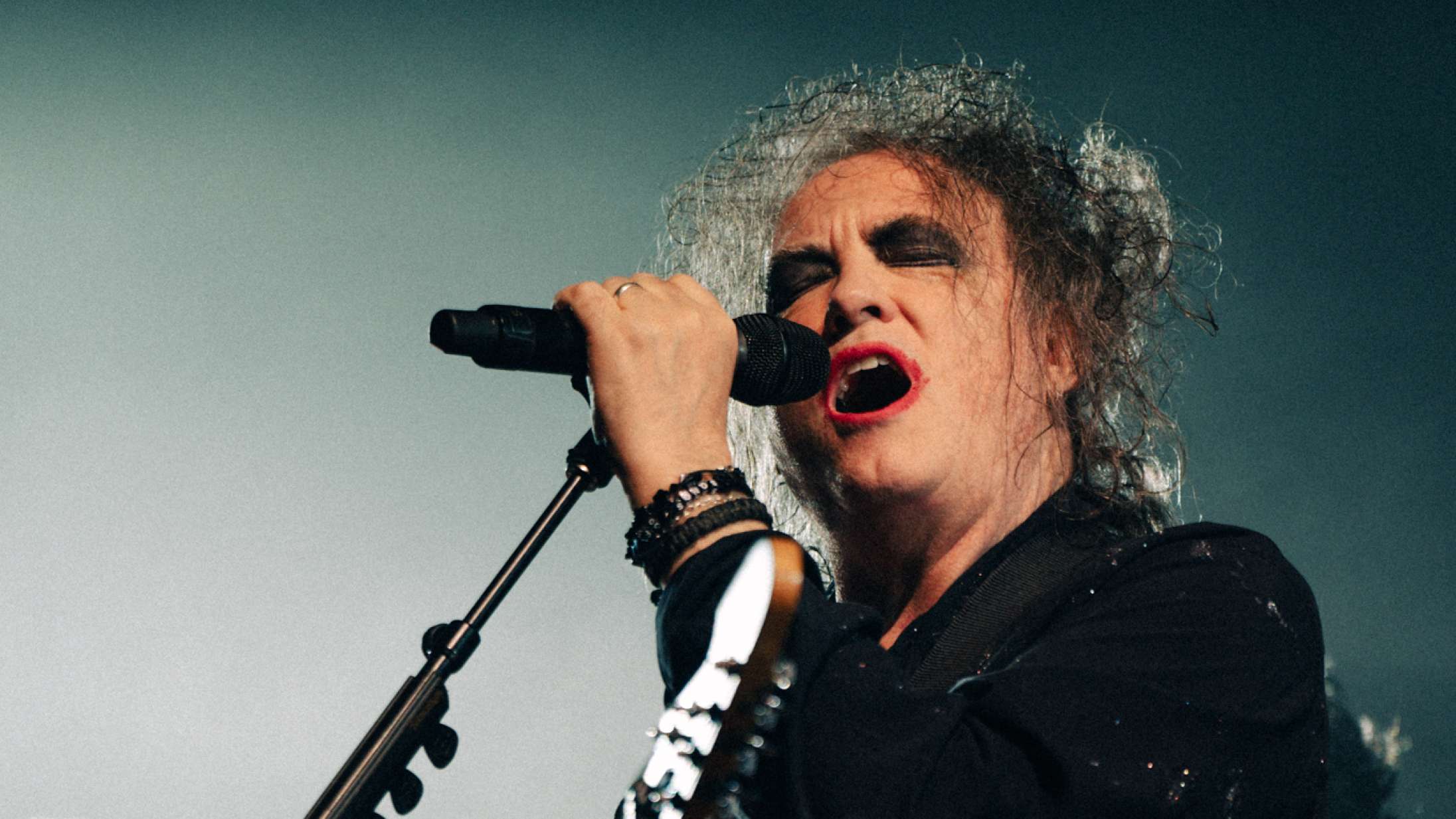 Der er to vidt forskellige album på vej fra The Cure