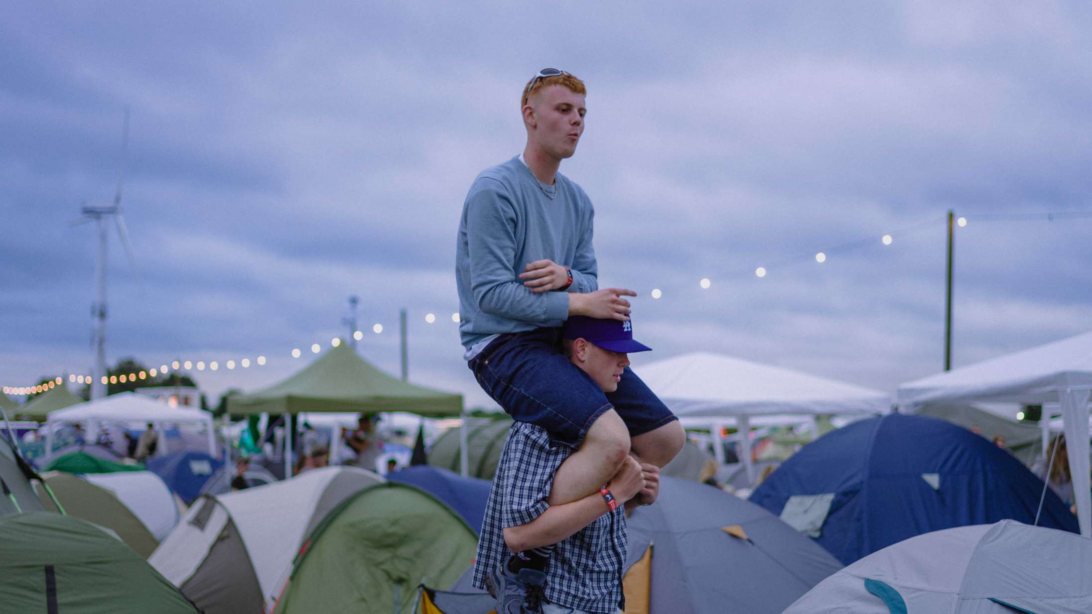 10 øjeblikke, der viser de værste og bedste sider ved campinglivet på Roskilde Festival