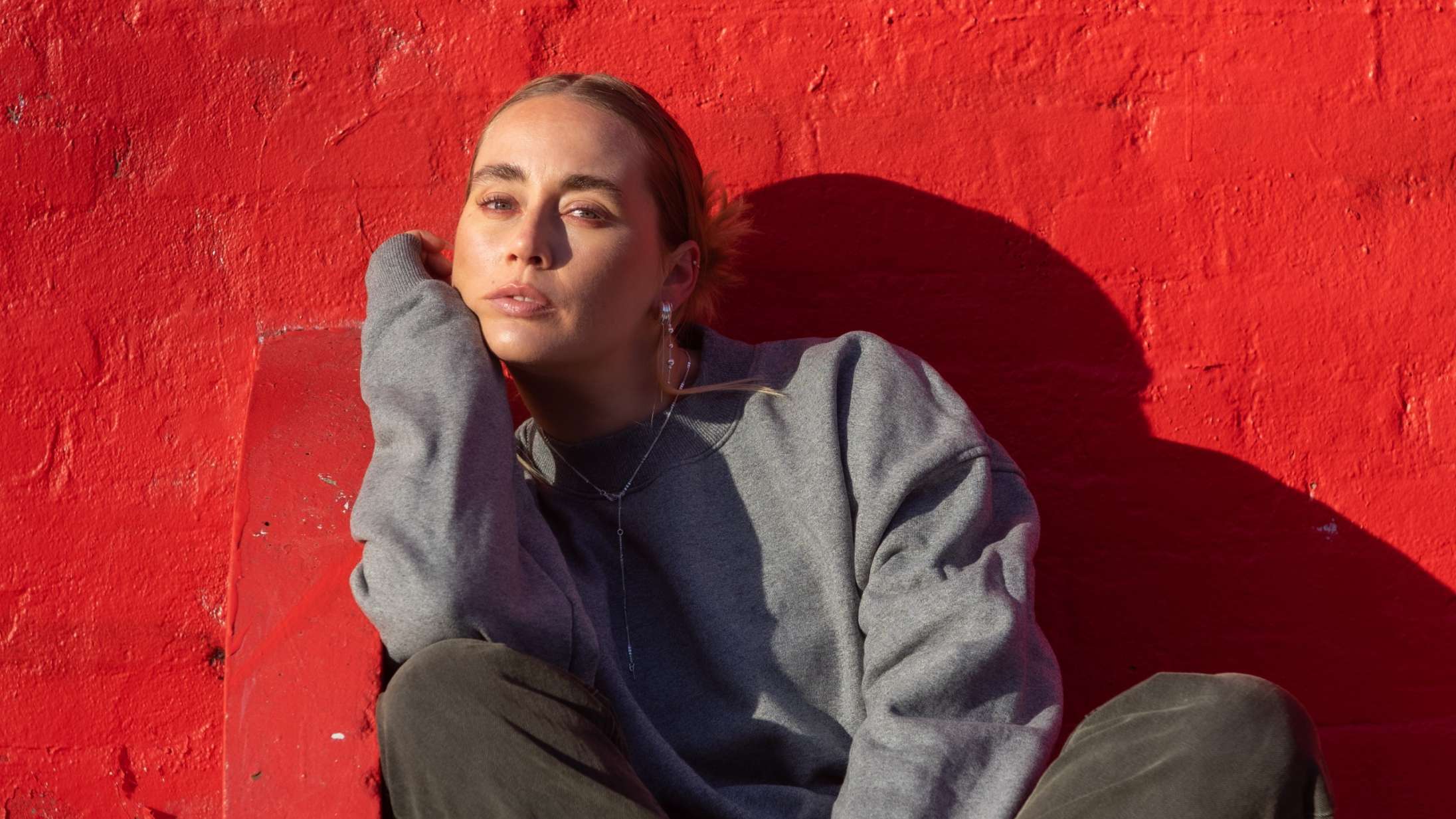 ‘Efterladt på set’: Både Bridget Jones og ’Nynnes dagbog’ runger gennem Ida-Sophia Petersens debutroman