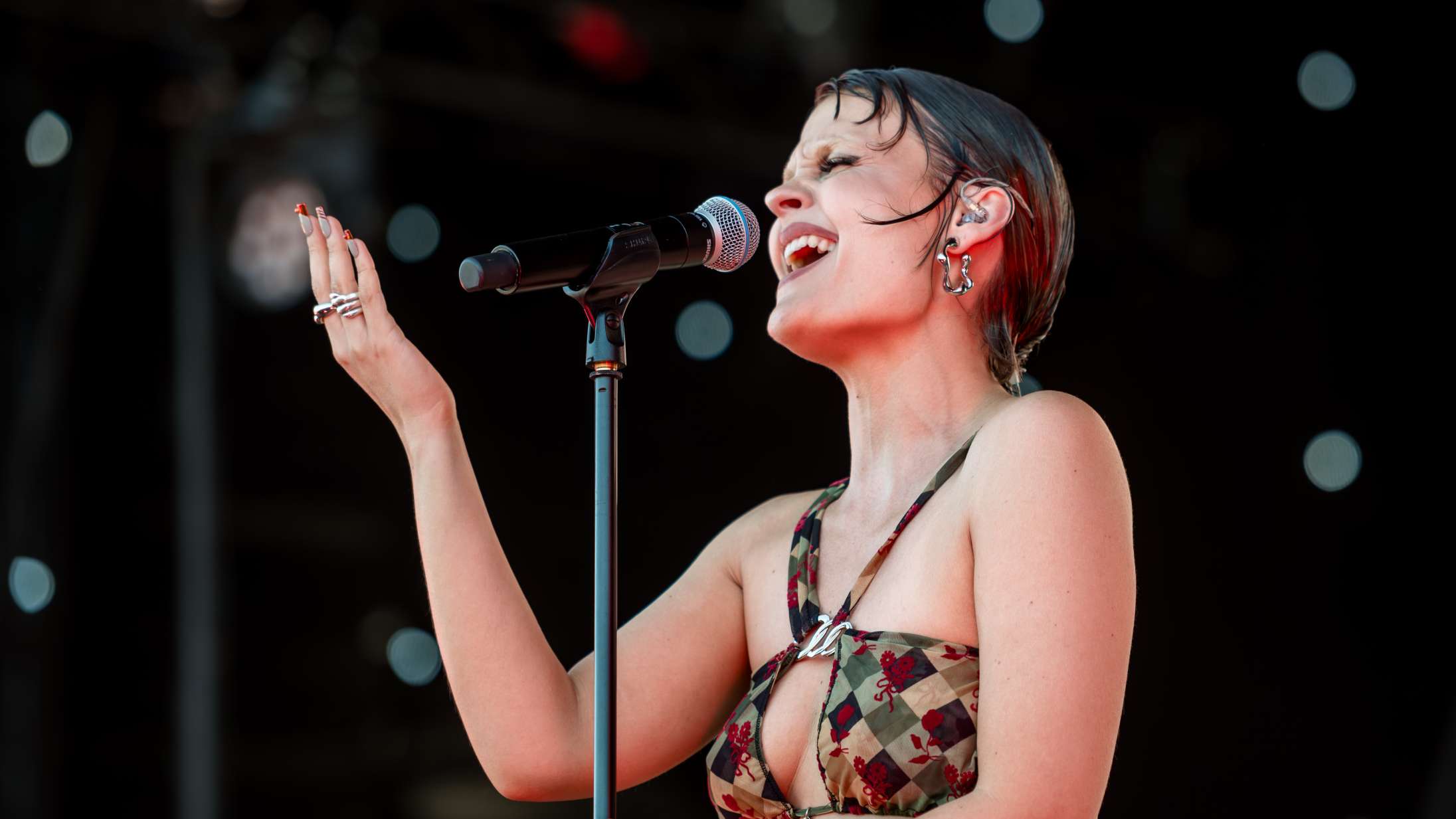 Sitrende og selvsikre Bette ville udleve Roskilde Festival-drømmen på sin egen måde