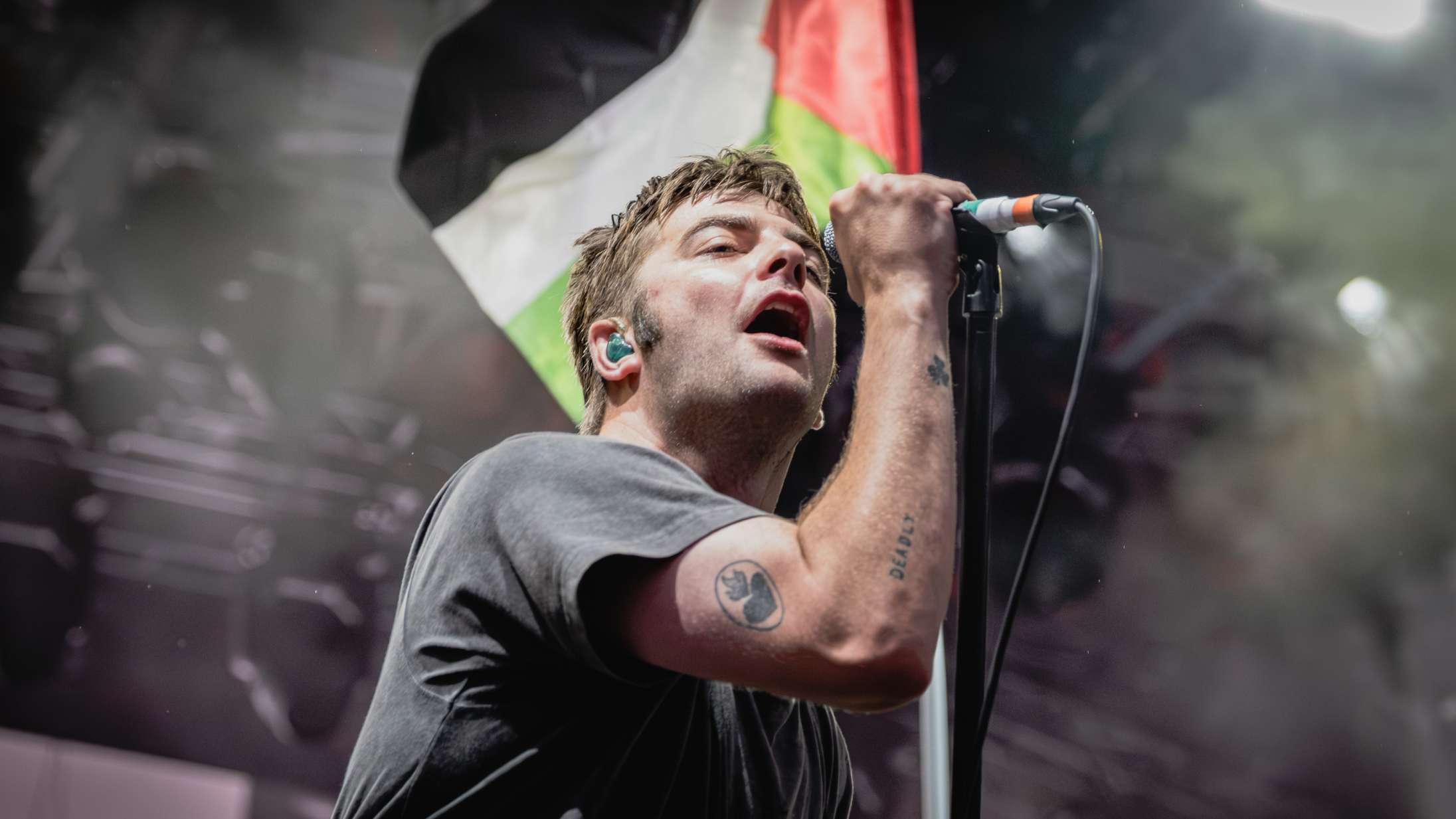 Roskilde Festival: Pludselig forvandlede Fontaines D.C. deres rockkoncert til en gigantisk Palæstina-demo