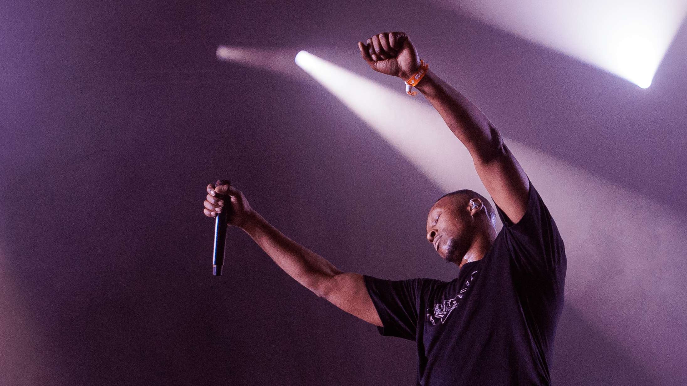 Noah Carter var nervøs før sin Roskilde Festival-koncert – men vennerne i B.O.C havde hans ryg