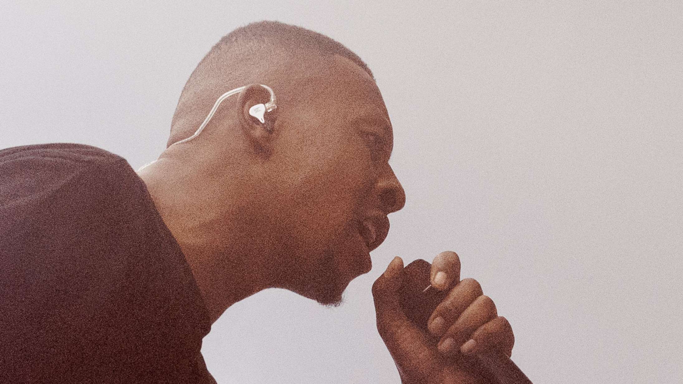 Noah Carter udgiver nyt album til midnat